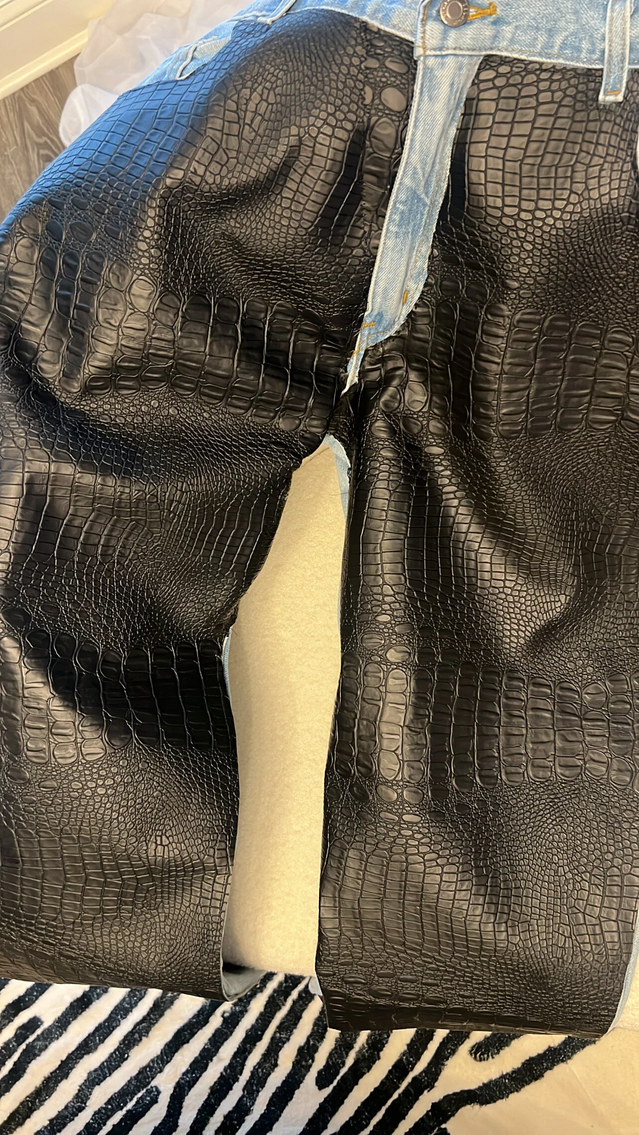 65E92F97-50E5-4A4D-8191-11D42E62B9B2