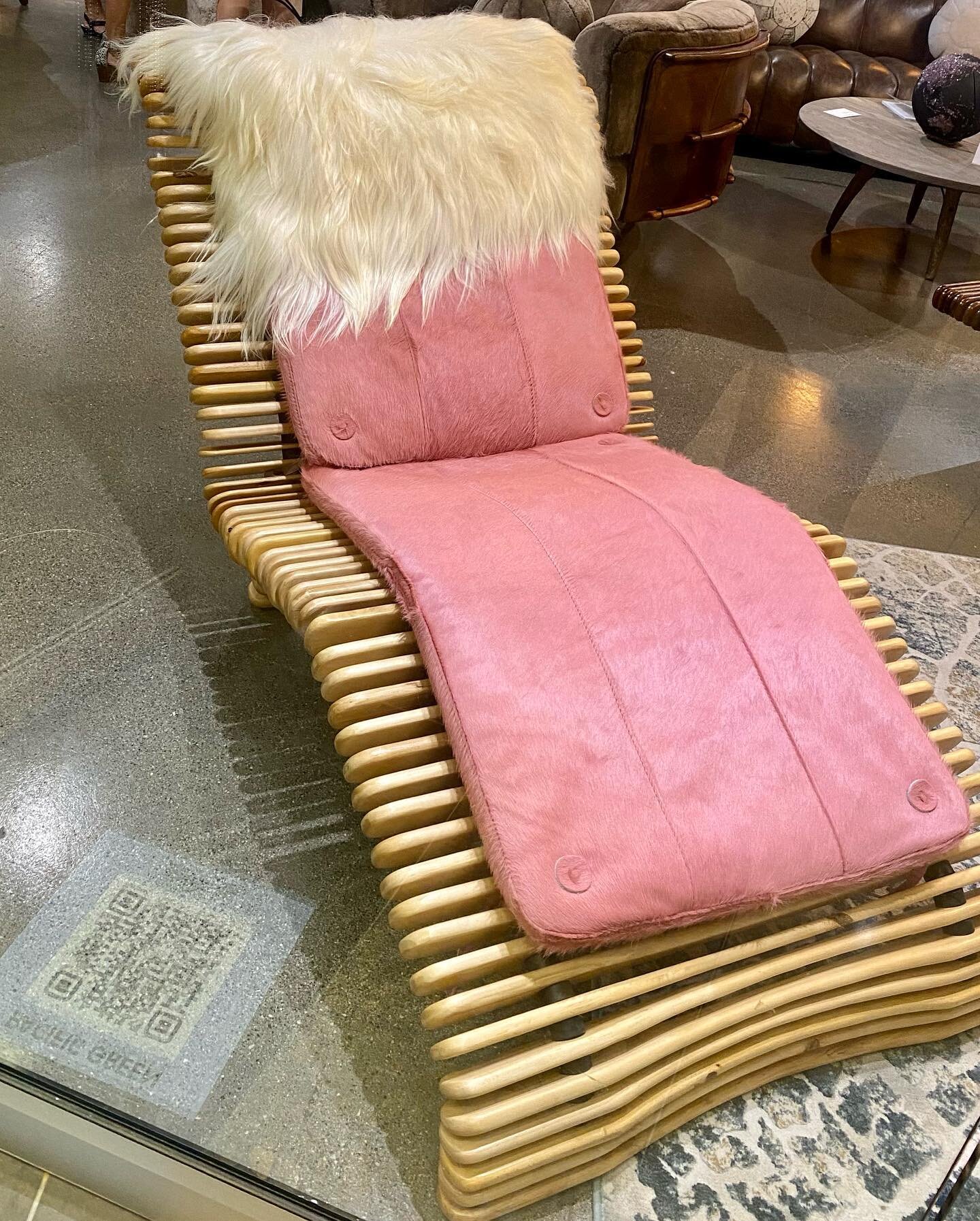 Fresh from market. Here are some of my fav Barbiecore aesthetic inspired findings at LVMKT:

1. Boho Chic Barbie White Wood Slat Chaise. (a top standout piece at market)

2. Whimsical Barbie Butterfly Wallpaper (acute early 2000s nostalgia)

3. Class