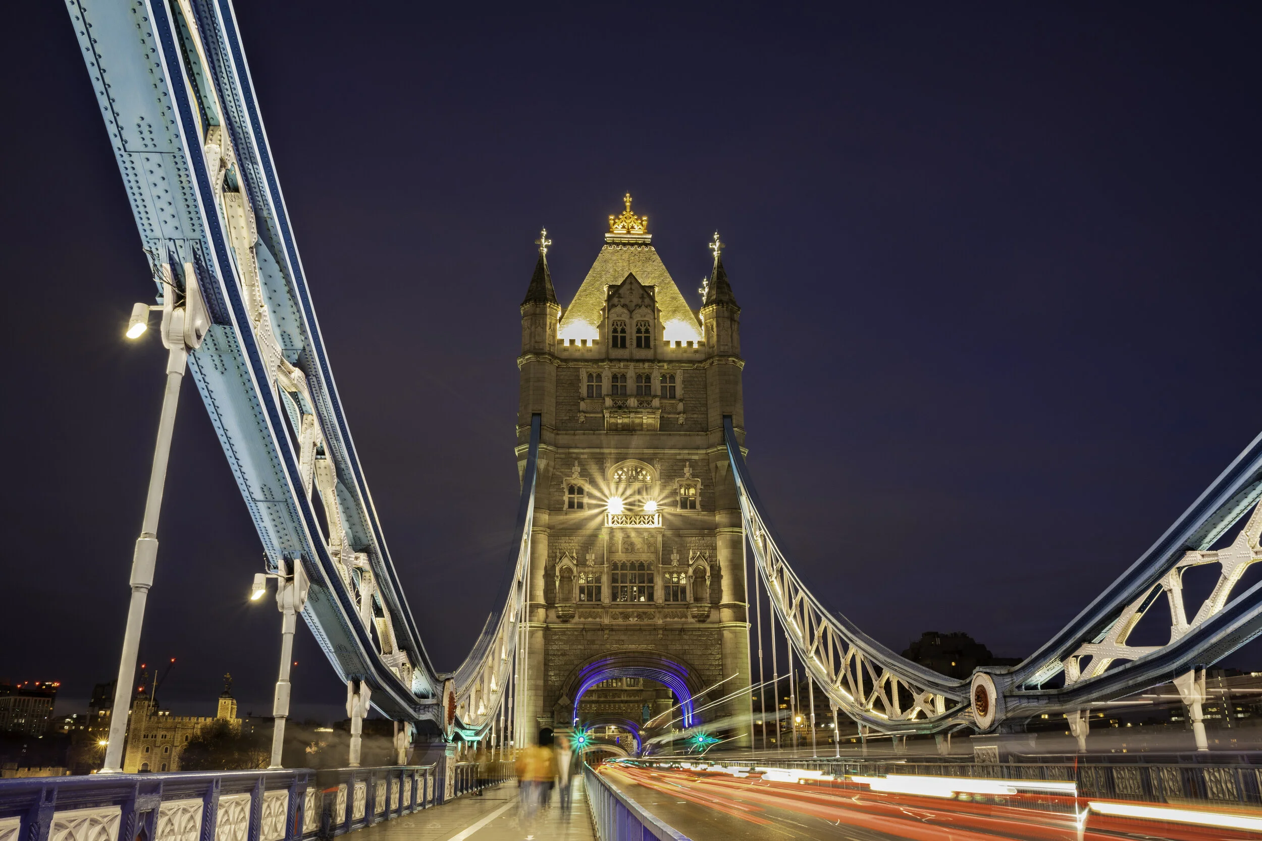 <span>London, England</span>