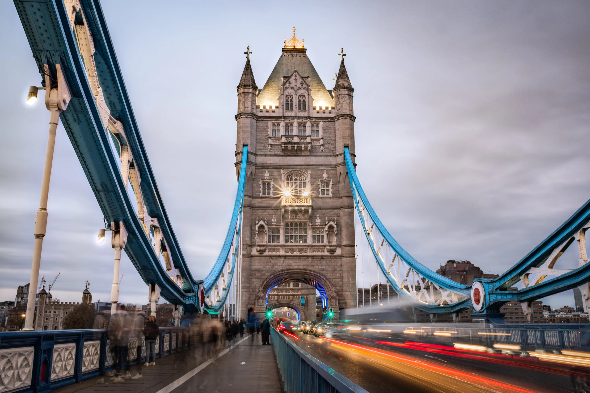 <span>London, England</span>