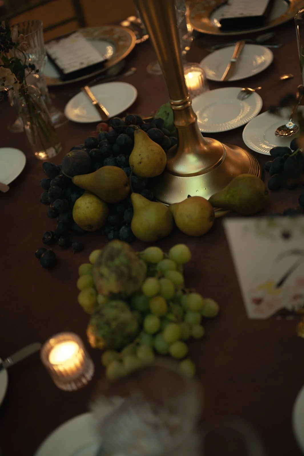 Moody candlelit luxury wedding florals42.jpg