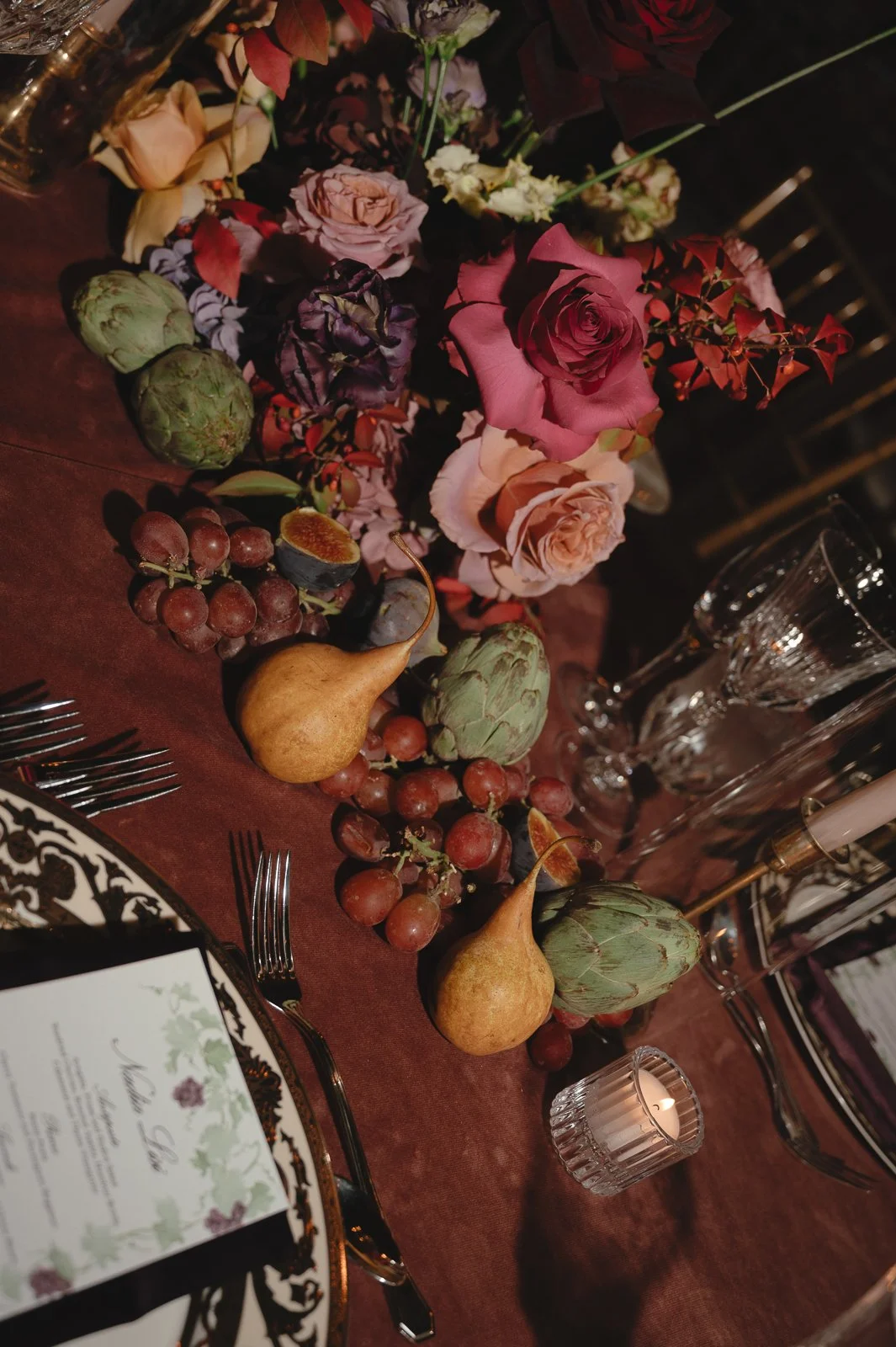 Moody candlelit luxury wedding florals41.jpg