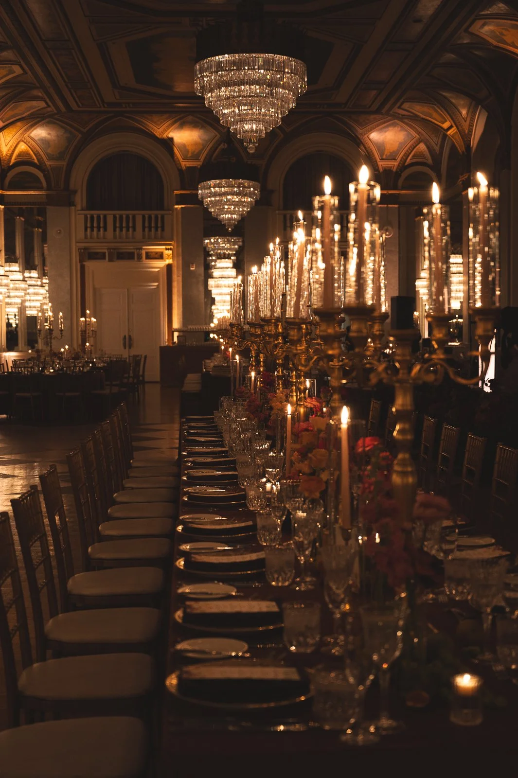 Moody candlelit luxury wedding florals38.jpg