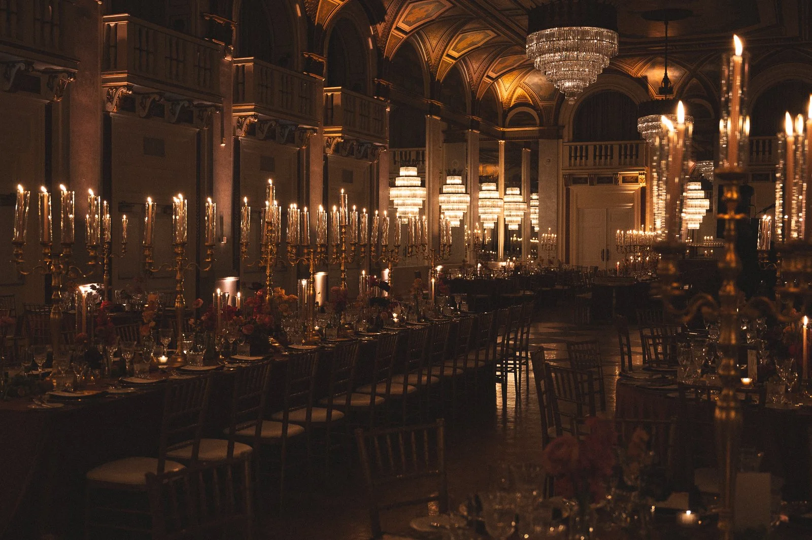 Moody candlelit luxury wedding florals37.jpg