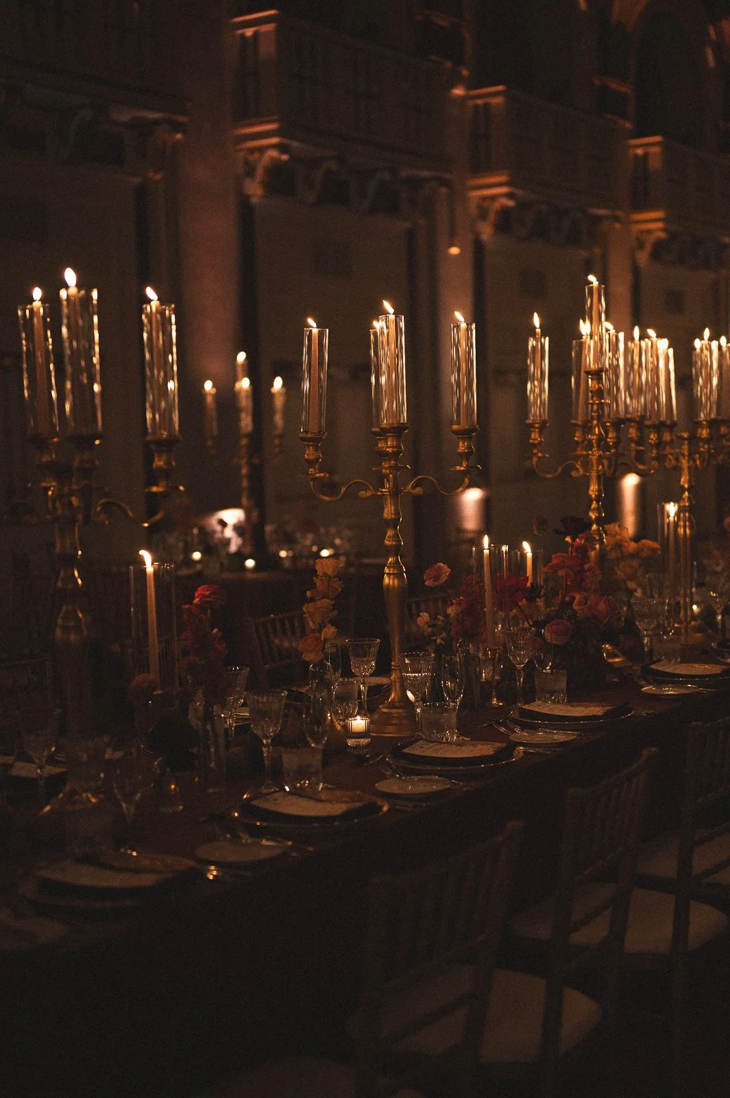 Moody candlelit luxury wedding florals35.jpg