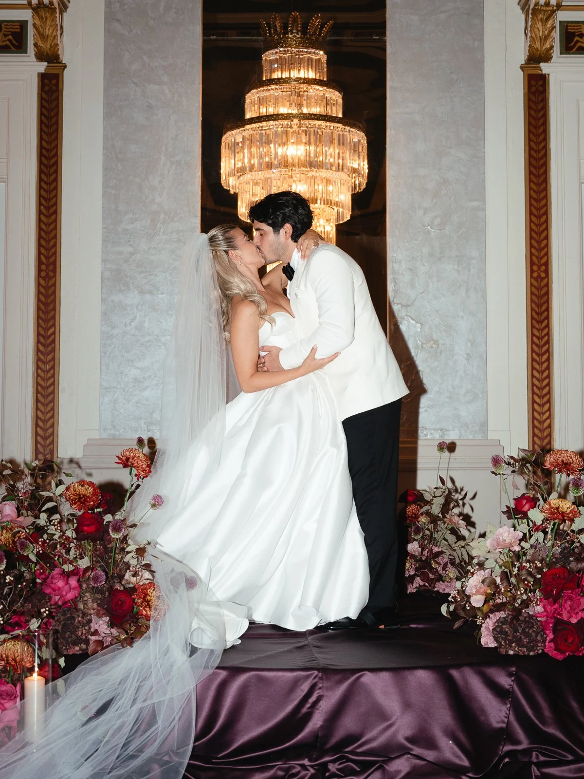 Moody candlelit luxury wedding florals34.jpg