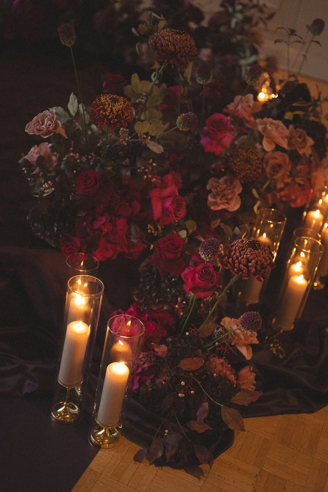 Moody candlelit luxury wedding florals26.jpg