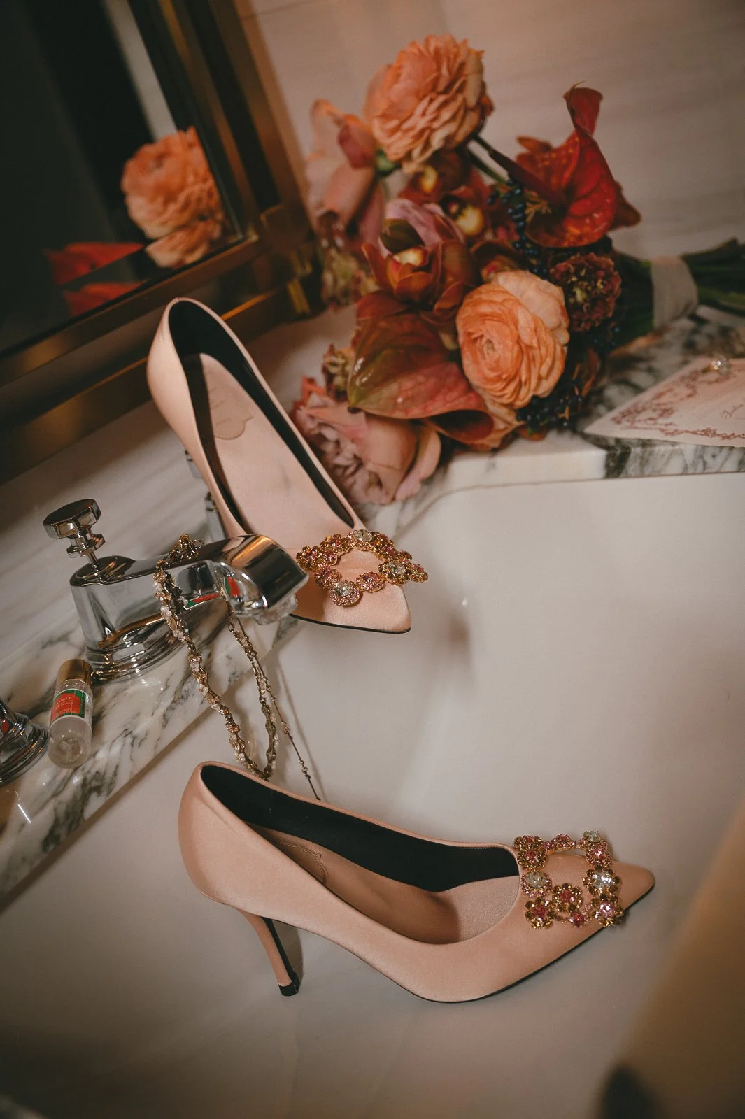 Moody candlelit luxury wedding florals04.jpg