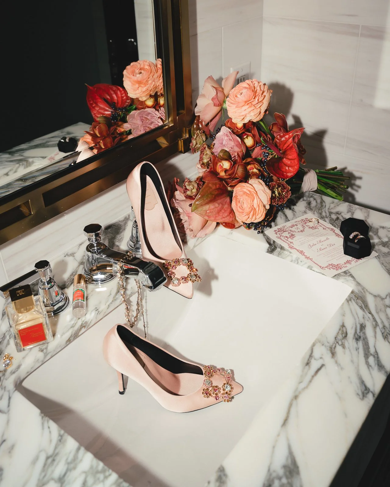 Moody candlelit luxury wedding florals01.jpg