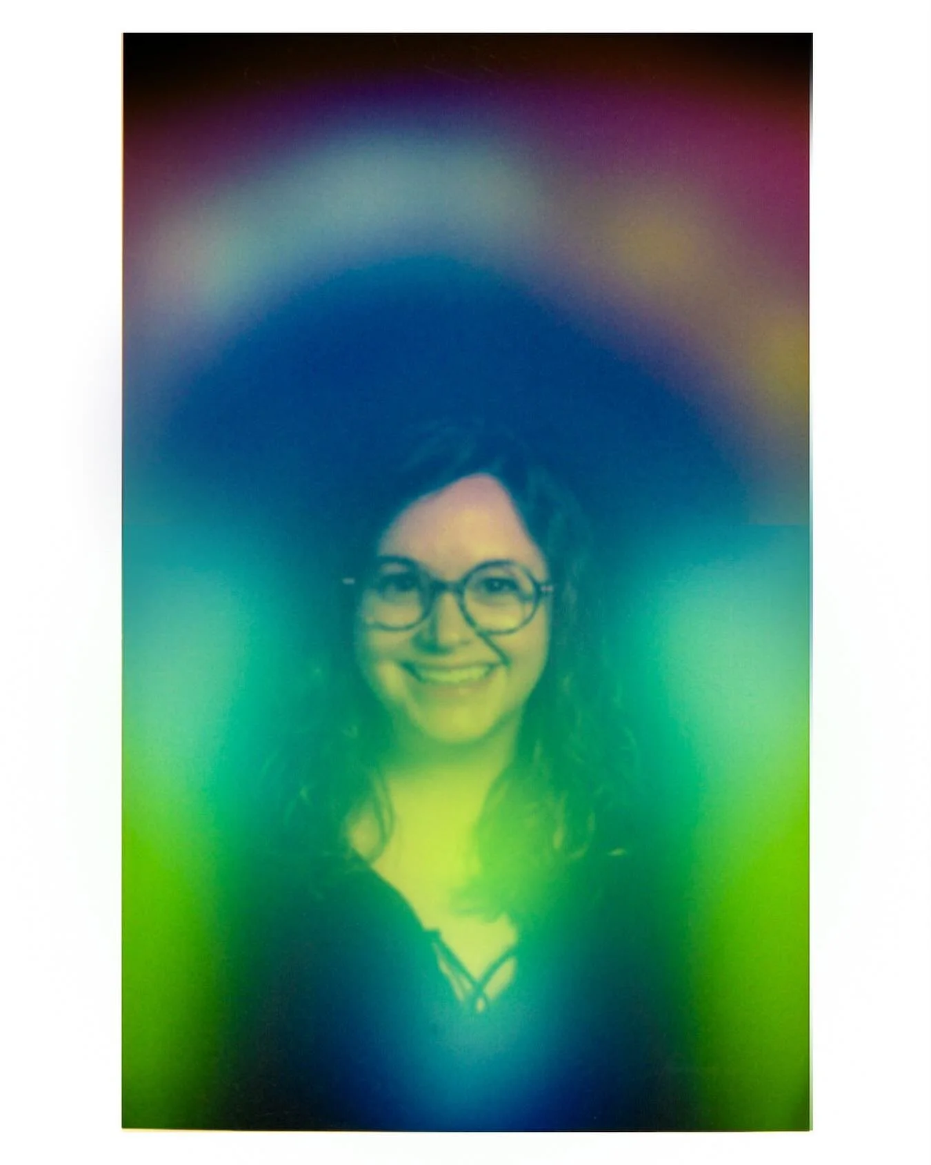 I recently had my aura portrait taken by @colorofourenergy ! The colors we emit represent the emotions or personality traits we embody. An aura portrait is a snapshot of this chapter of life. 

Right now I am radiating:
💖 Authenticity, eccentricity,