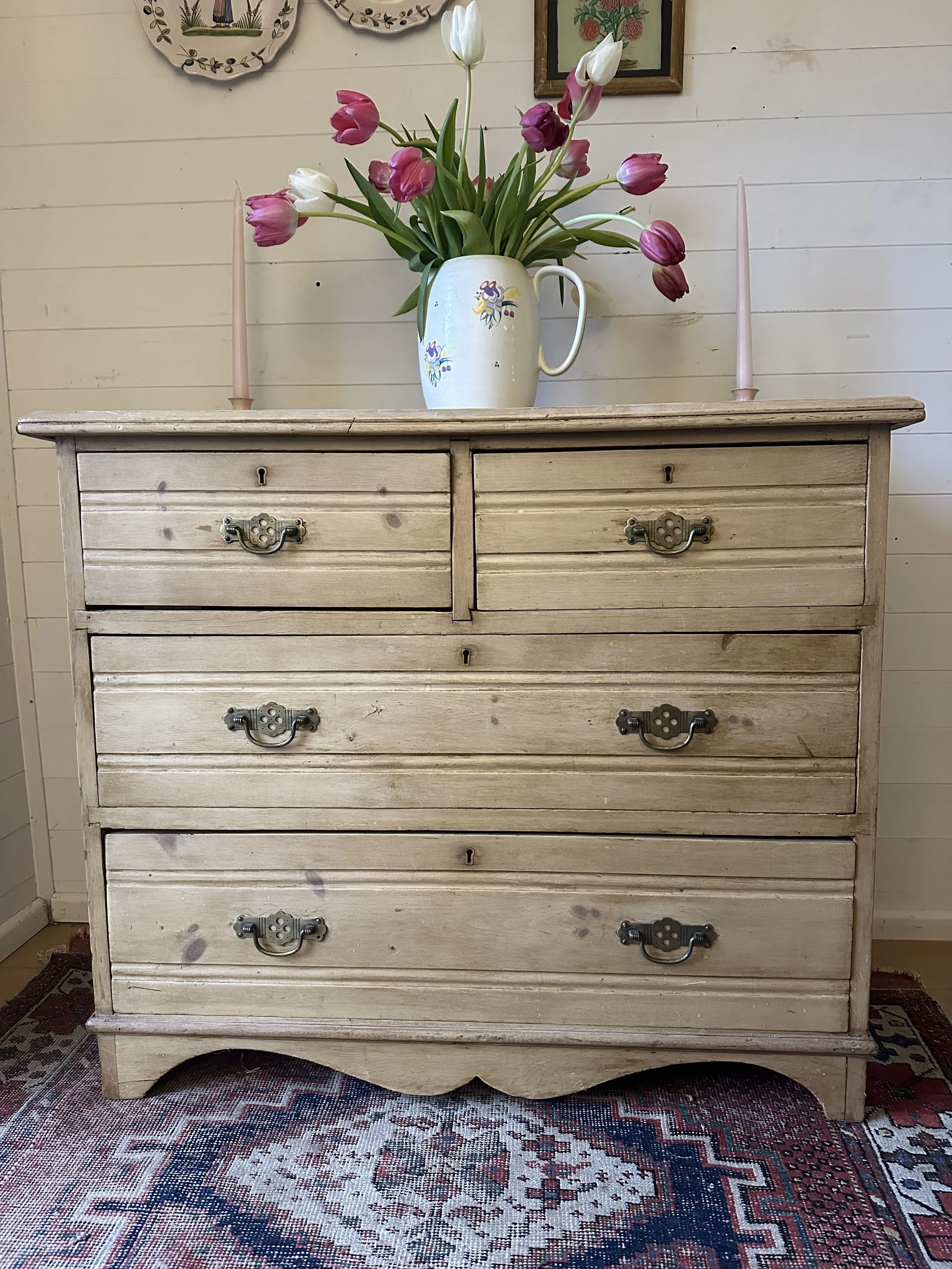 Pretty Antique Old Pine chest of Drawers