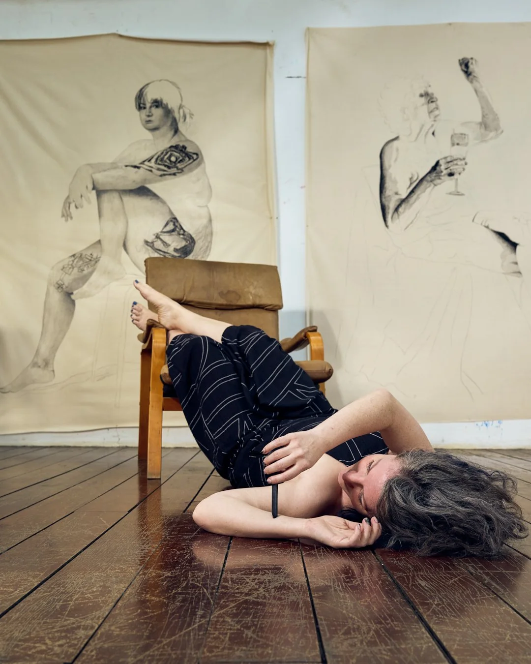 Proof that work doesn't have to feel like work. Last month&rsquo;s portrait session with Julia @_.jubu._  was a total blast. Not only is she a joy to work with, but her art is also incredible. So grateful for the opportunity! 
Photographer :  #TULIKA