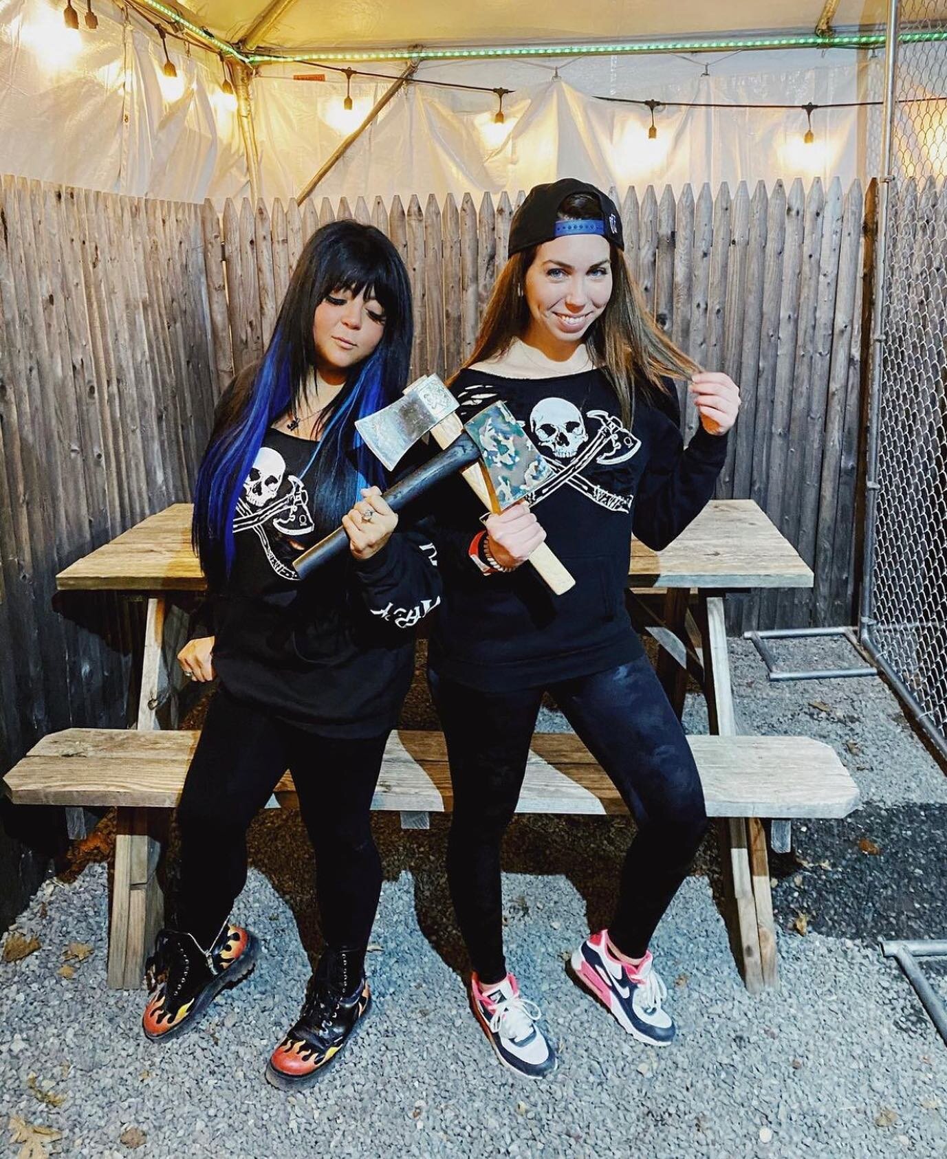 We love our league nights, we love our league throwers AND we really love these #badaxebitches @leximartone and @caitlinmarie721! 🔥🔥
.
.
.
#leaguenightallstars #alphaaxes #alphaaxethrowing #axesofinstagram #unpolished #axesandbeers #longirelandbeer