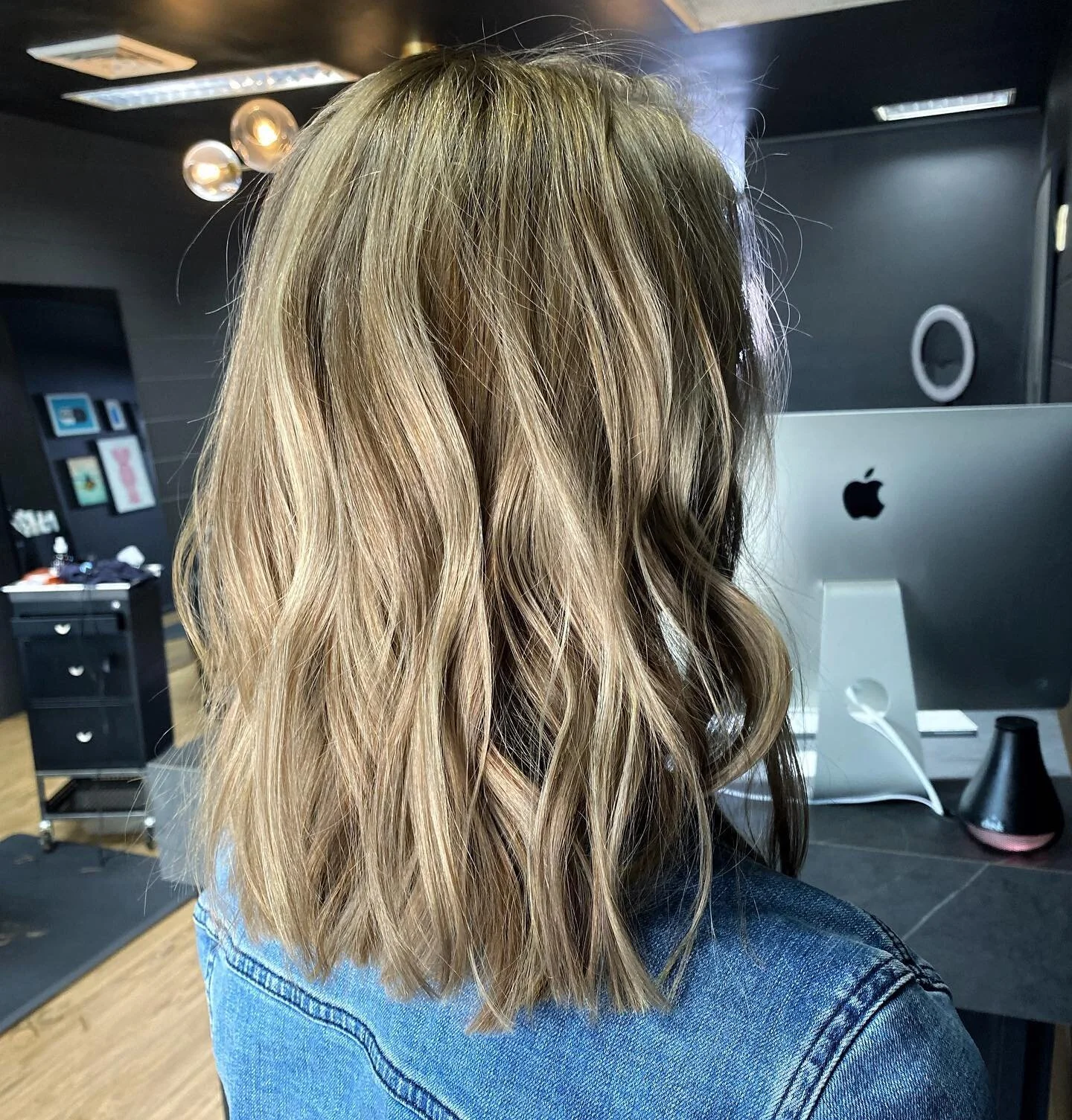 &Omega; Fresh Feels &Omega; 

Hair @josho_84 

Colour @schwarzkopfproanz @schwarzkopfpro 

Styling @dysonhair @sachajuan  @y.s.parkofficial @ghdhair_anz @roguebeauty_official 

#blondespecialist #skpanz #showusyourskp #instahair #hairtransformation #