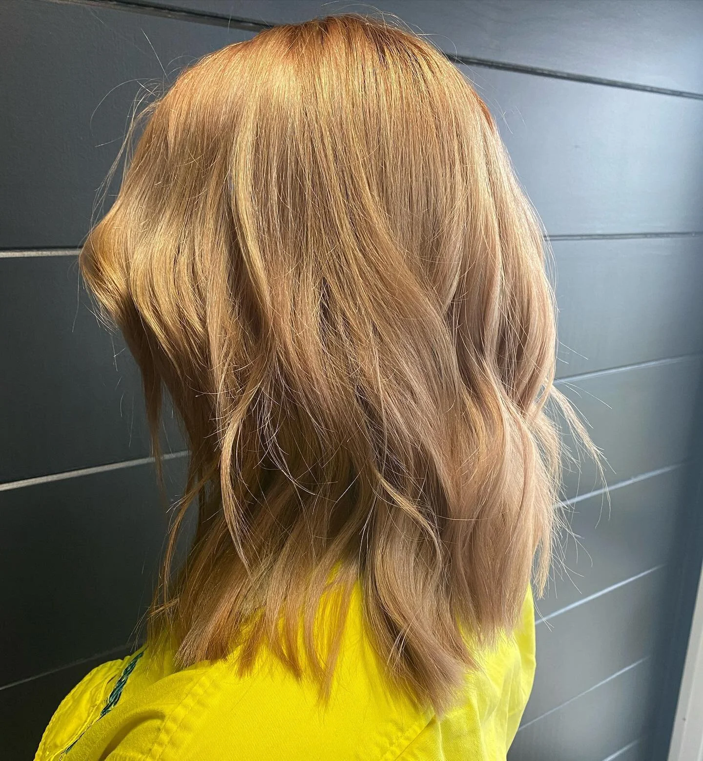 &Omega; Golden Peach &Omega; 

Hair @josho_84 

Colour @schwarzkopfproanz @schwarzkopfpro @nomadhairpro 

Styling @dysonhairpro @ghdhair_anz @sachajuan @roguebeauty_official @y.s.parkofficial 

#colourspecialist #peachhair #pastelpeachhair #hairgoals