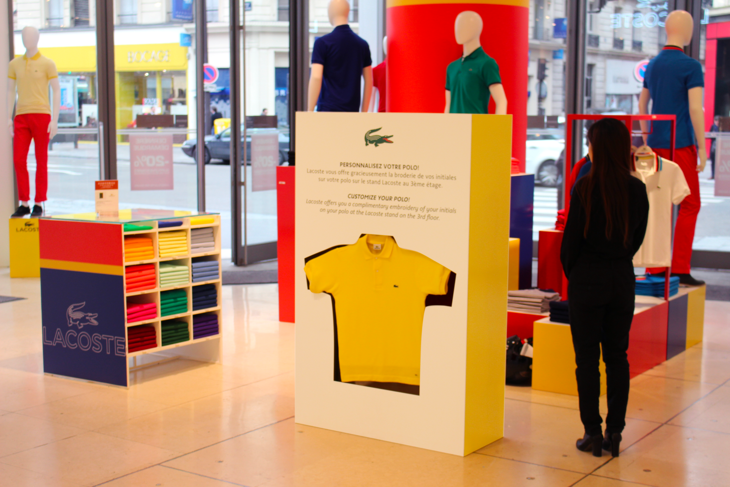  Conception et suivi de projet d'un podium au Printemps de l'Homme pour la mise en valeur des polos Lacoste. En collaboration avec 24Avril.   Creation of a pop up to highlight the Lacoste shirt during the animation “Polo Bar”. Collaboration with 24Av