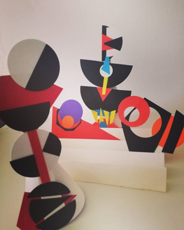 Enjoying experimenting with small paper sculptures #sculpture #installation #shape #graphics #illustration #setdesign