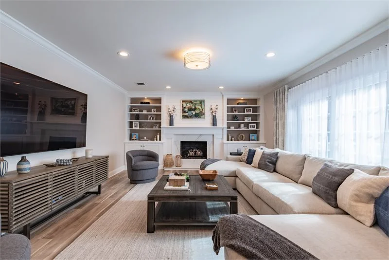 11 Family Room 2-HDR-2.jpg