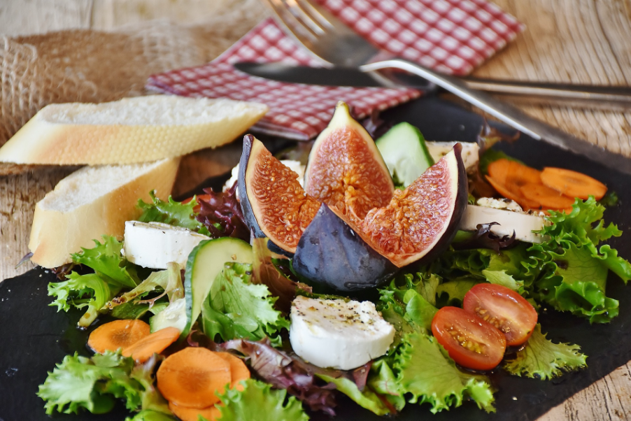 HOW FOOD AFFECTS YOUR MOOD