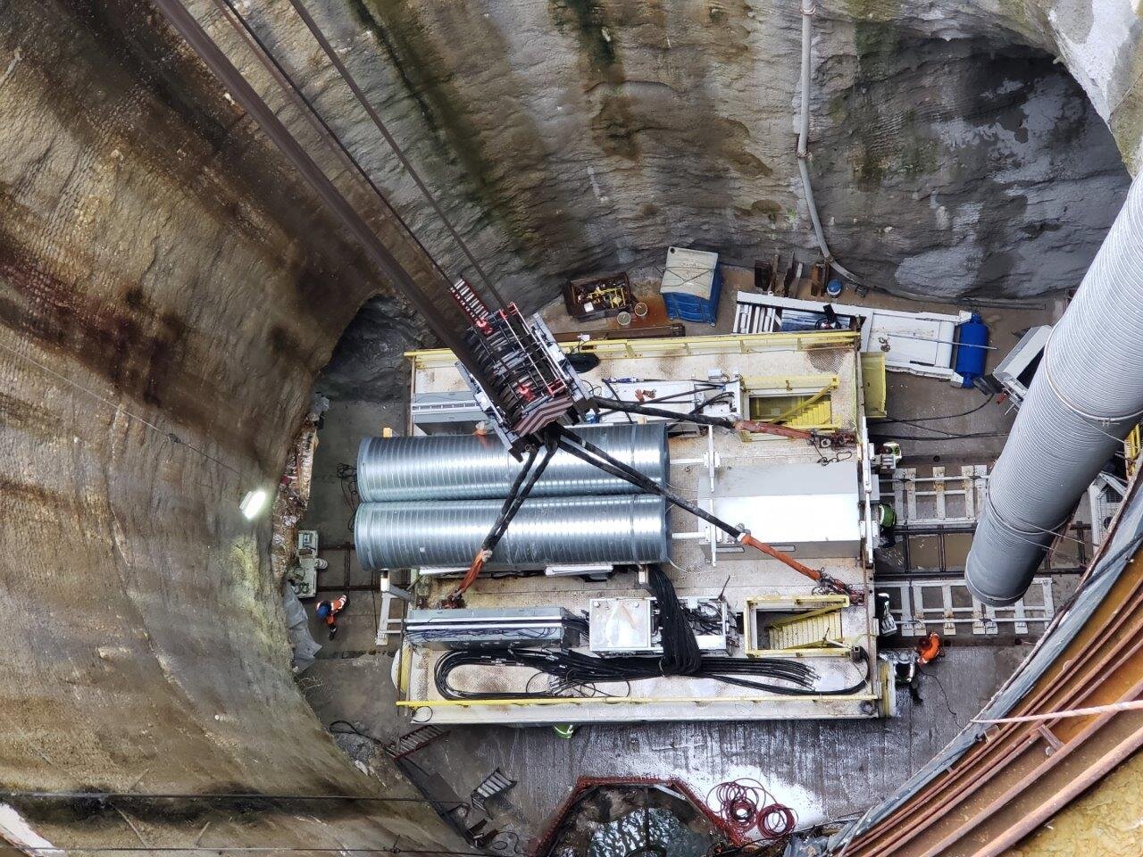 Gantry #1 lowered into Starter Tunnel