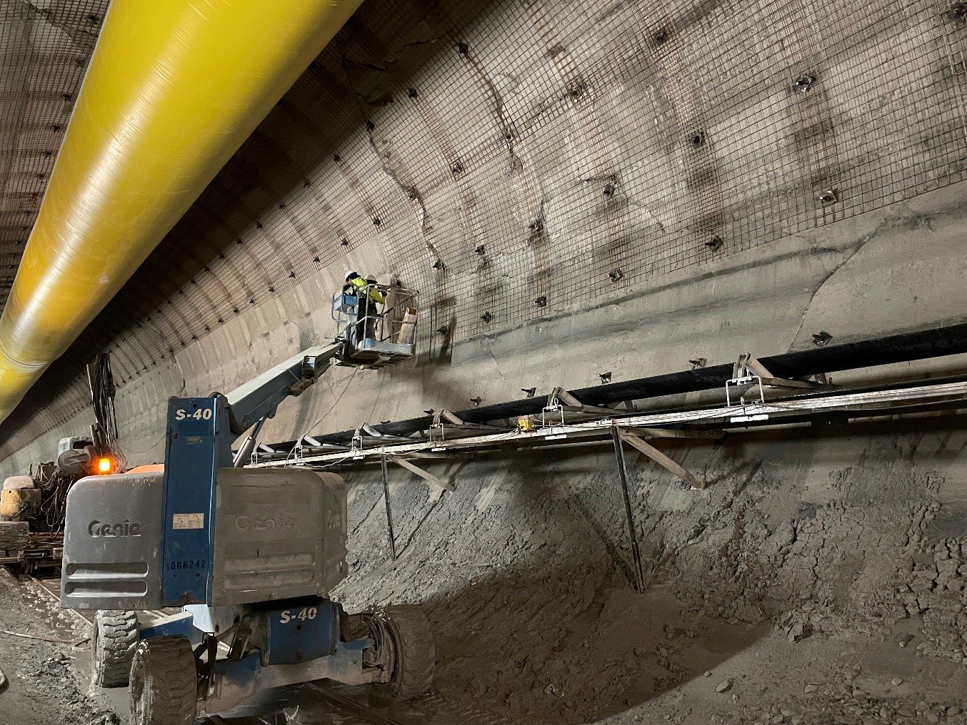 February 2022 - Installating additional Rock Dowels on the Tunnel Left Rib