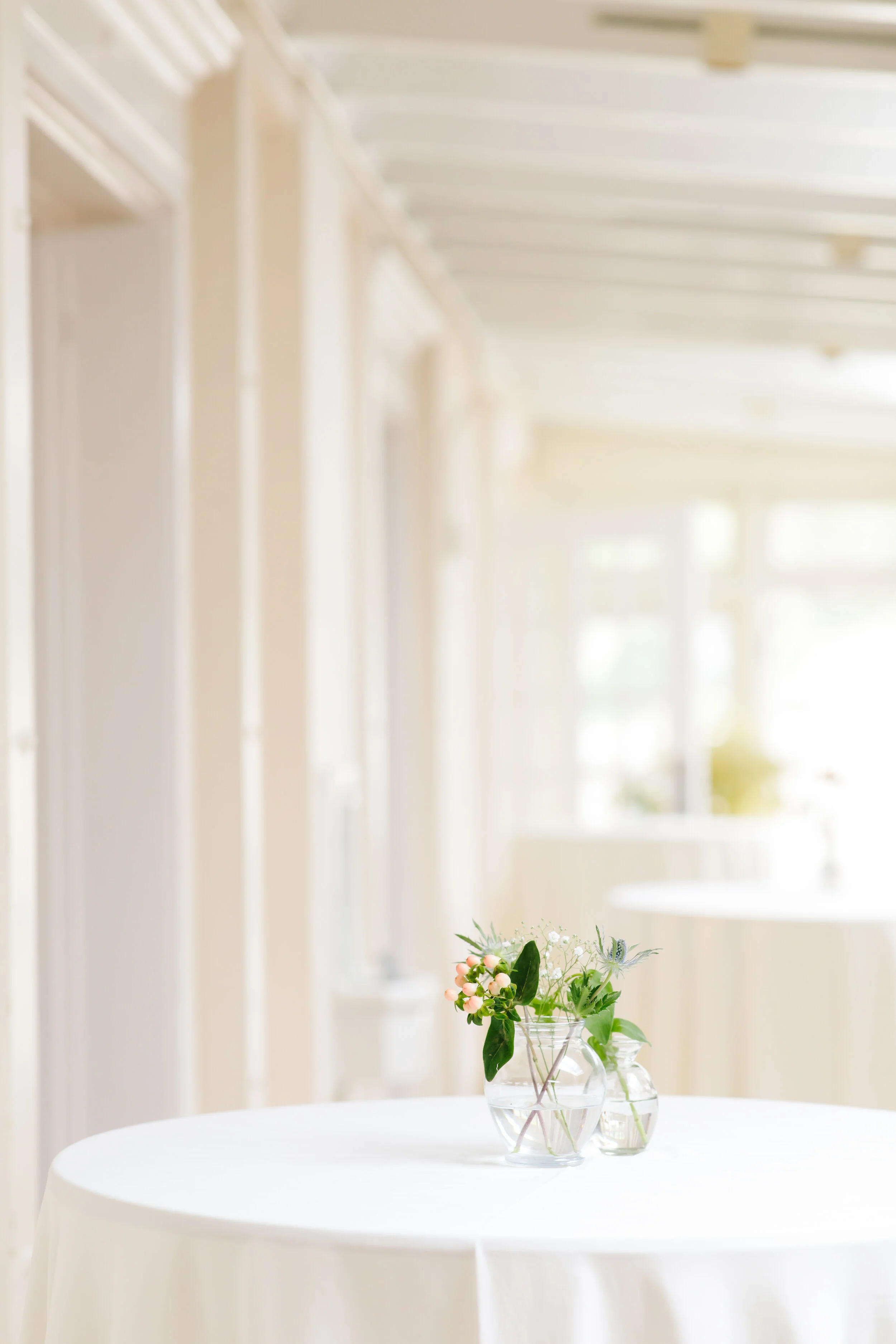  beautiful flowers that elevate your wedding venue location ask your photographer to capture the little unique details about your wedding five ways to keep your wedding florals personalized to you and your personality customized meaningful wedding fl