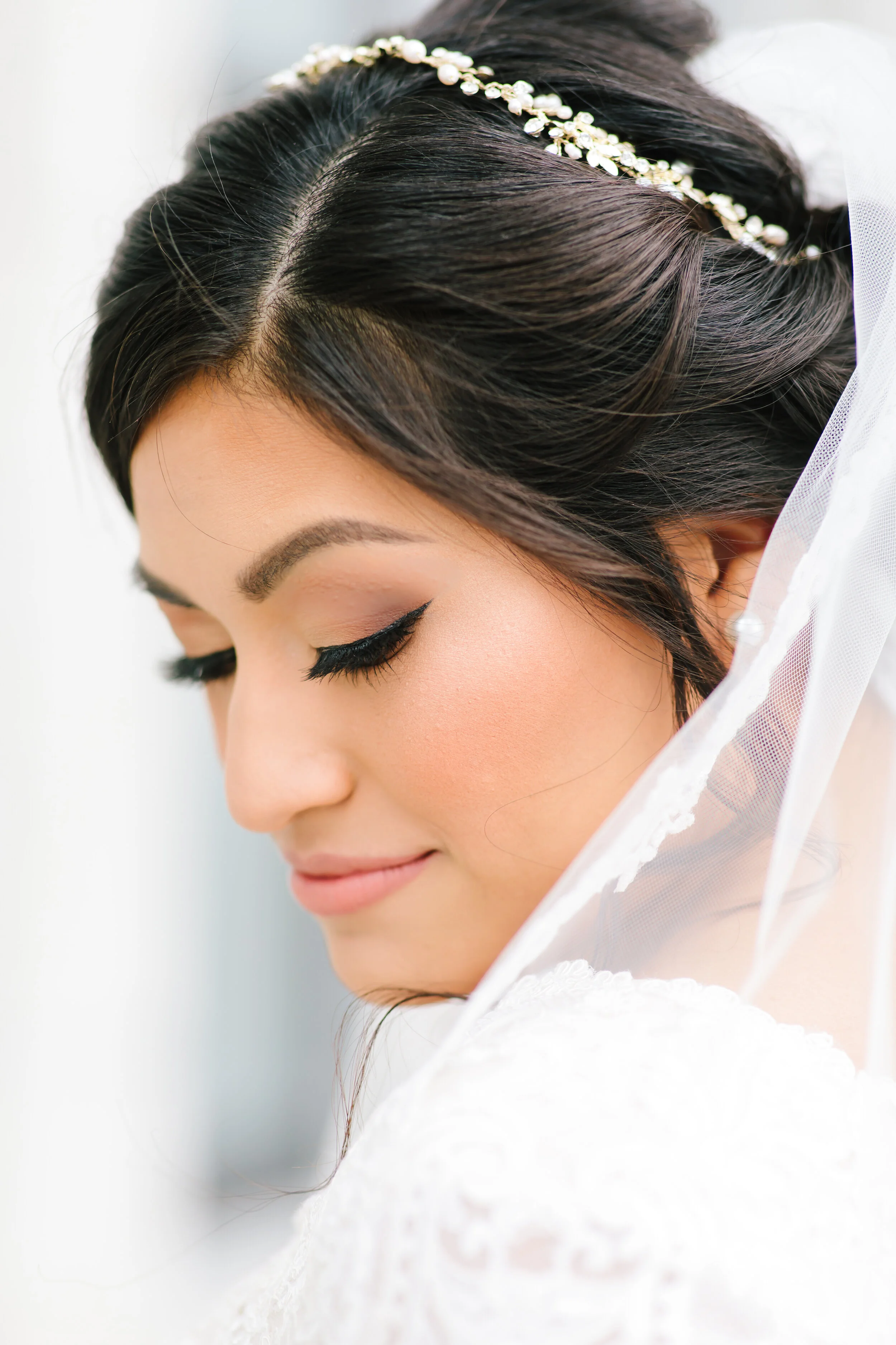  gorgeous bride bridal makeup inspiration soft simple elegant bridal make up inspiration just the bride close up on the perfect bride bridal accessories inspiration bridal  hair accessories wedding veil inspiration wedding style goals wedding aesthet