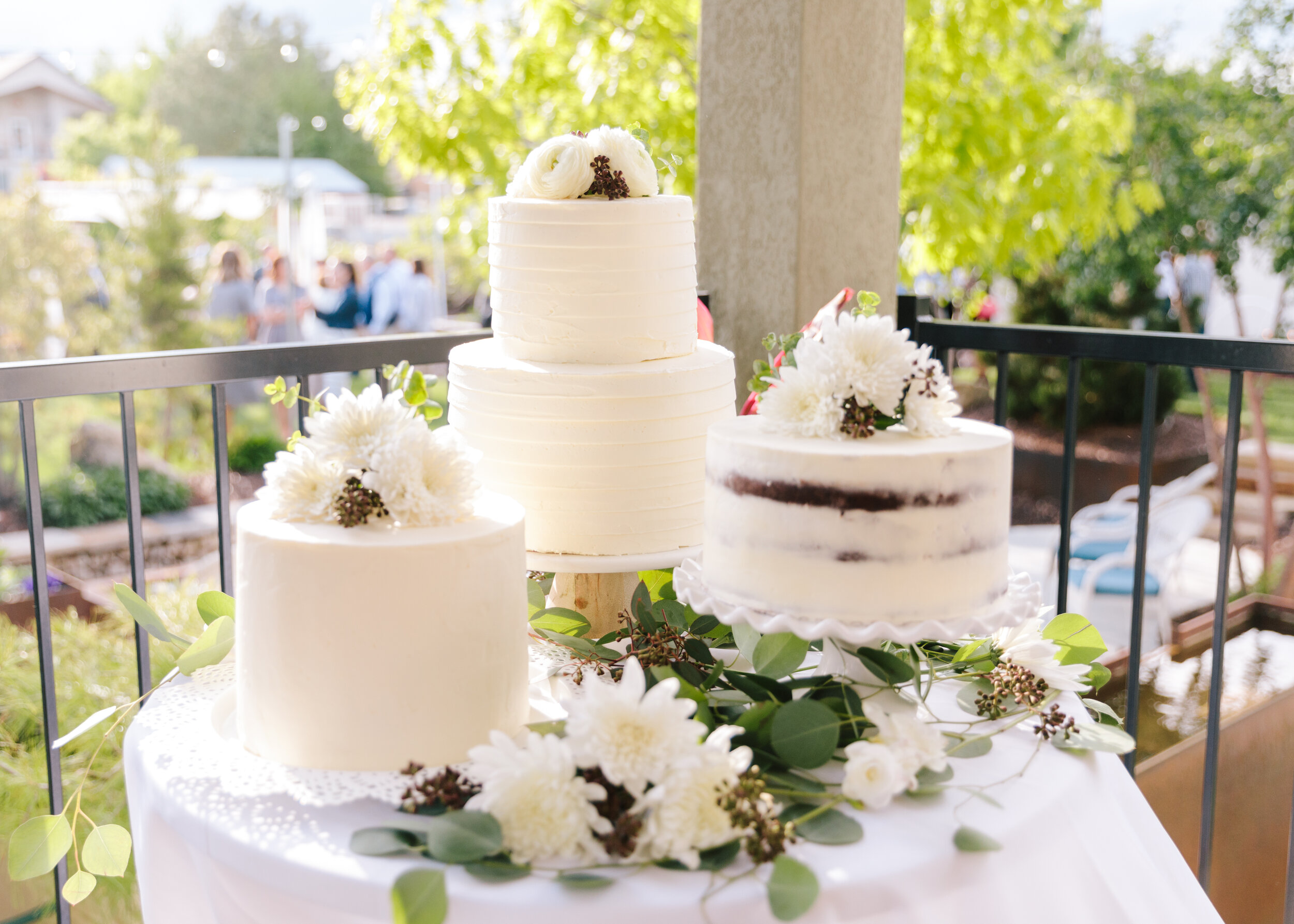  use cutting your cake as a distraction for your guest while helpers set out the desserts display the schedule of events seven ways to break tradition to make your wedding reception different seven ways to make your reception run smoothly organize yo