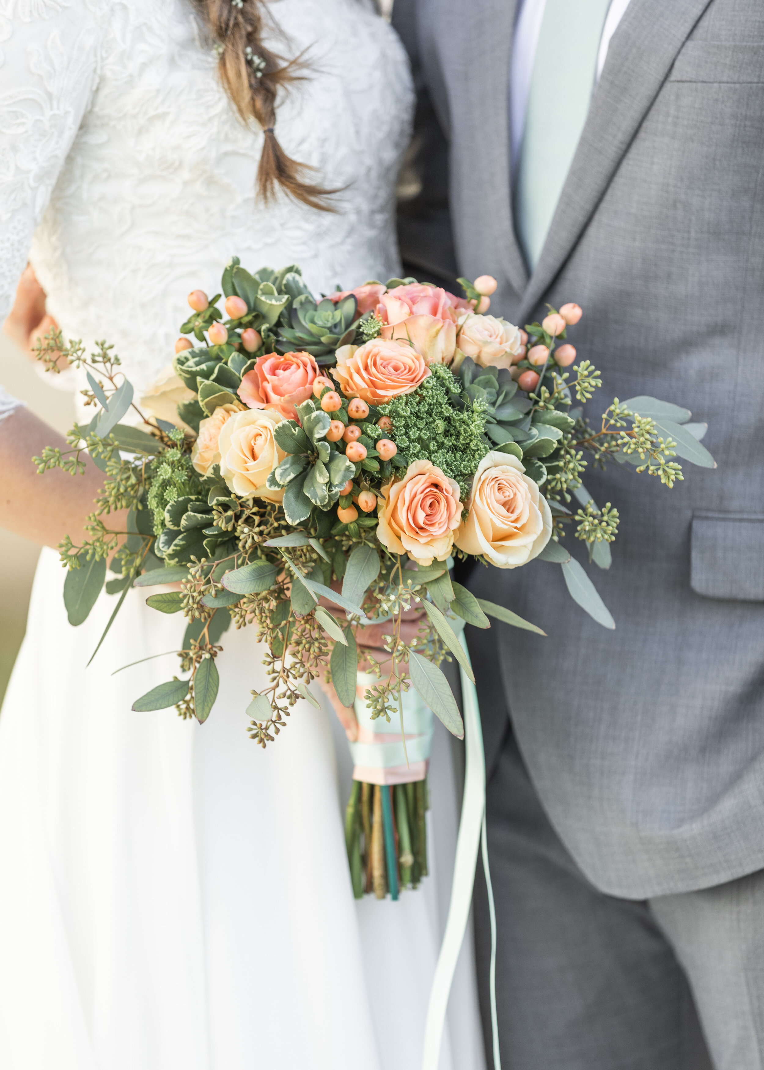  &nbsp;coral wedding bouquet orange wedding flowers orange roses in bouquet fresh blooms bridal bouquet wedding flower inspiration bouquet ideas coral and green wedding colors berries in bridal bouquet bride wedding photography #claritylanephotograph