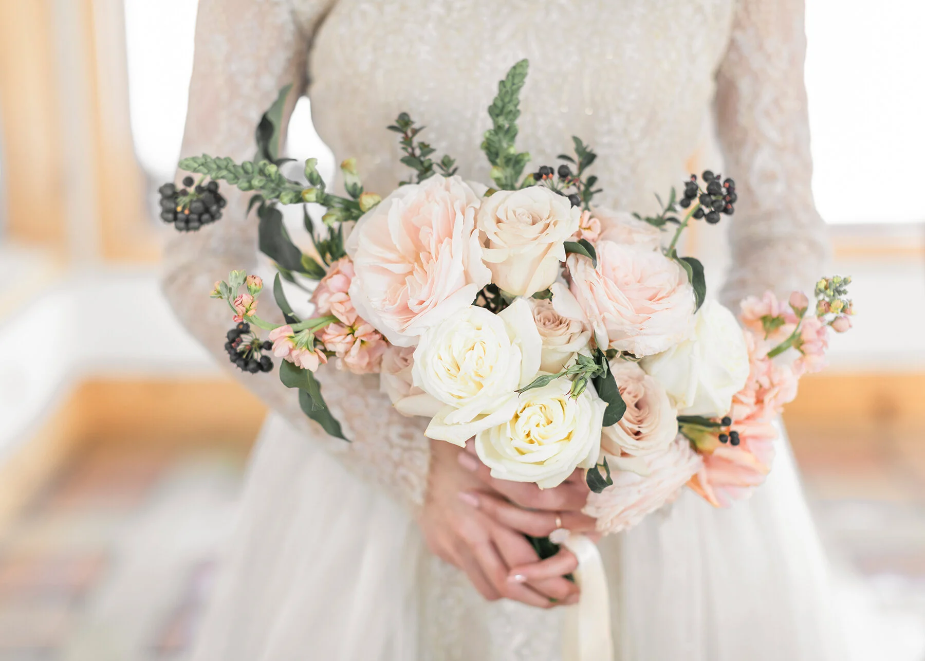 Tips for Holding Your Bouquet