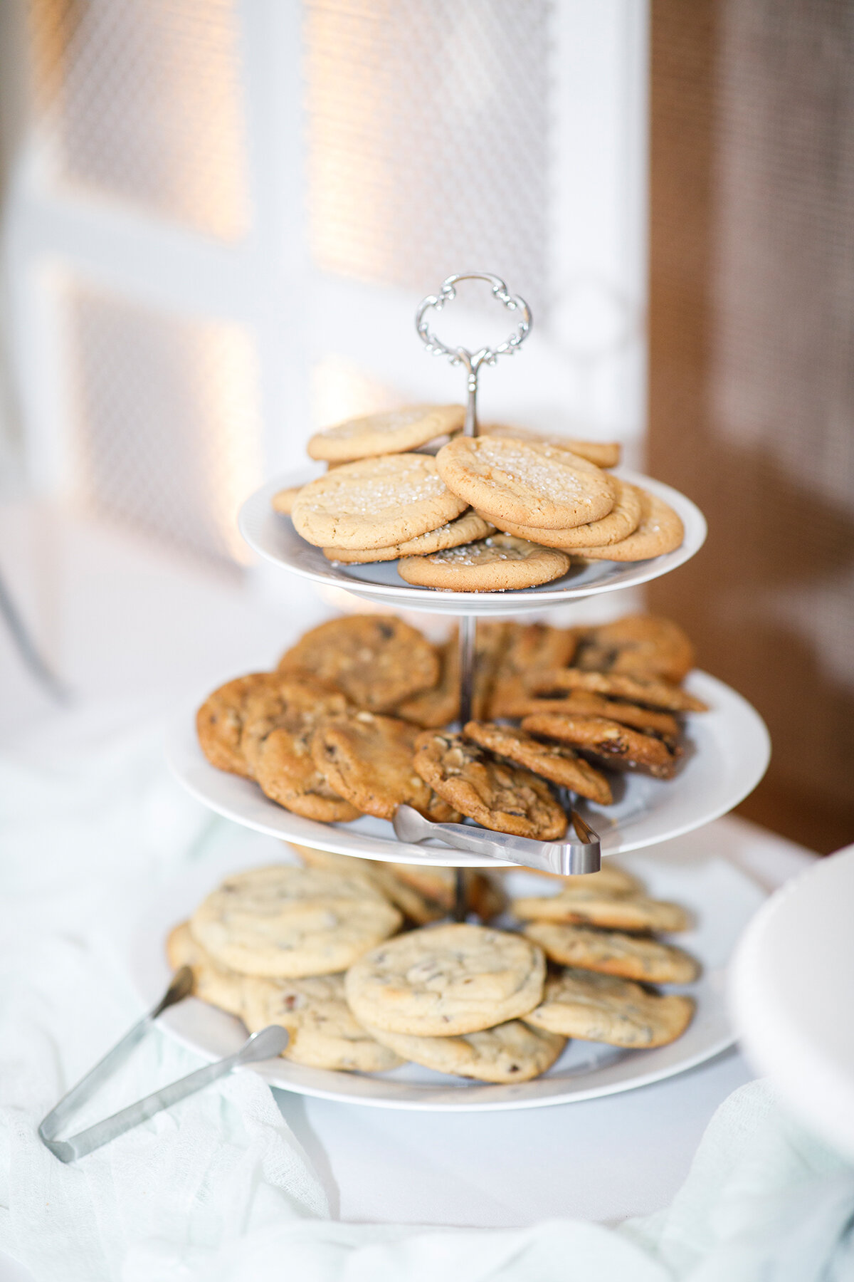  Wedding day plans often entail food! These tips will help you navigate all things wedding food related. wedding photographer Utah photographer Utah county photographer Clarity Lane Utah photographer professional wedding photographer wedding day Utah