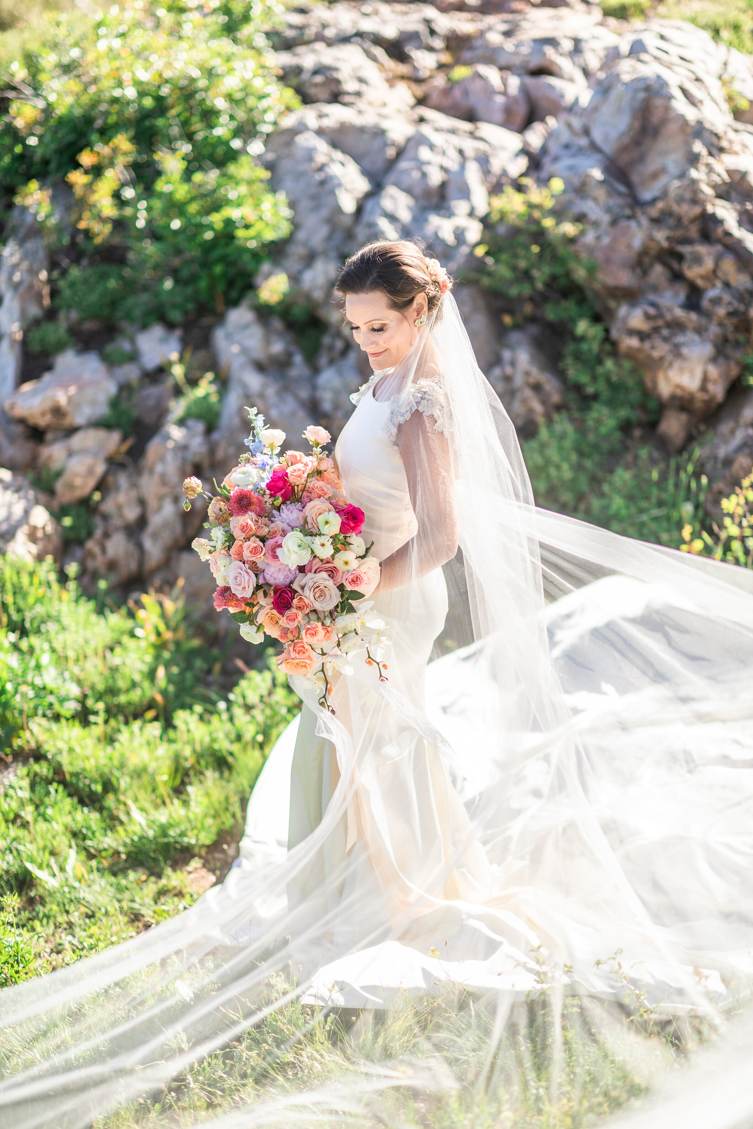  utah mountain bridal portraits featuring natural and genuine posing by clarity lane photography in salt lake city, utah. walking mountain bridal background outdoor wedding pastel bridal bouquet long flowy bridal veil holding wedding bouquet brown ha