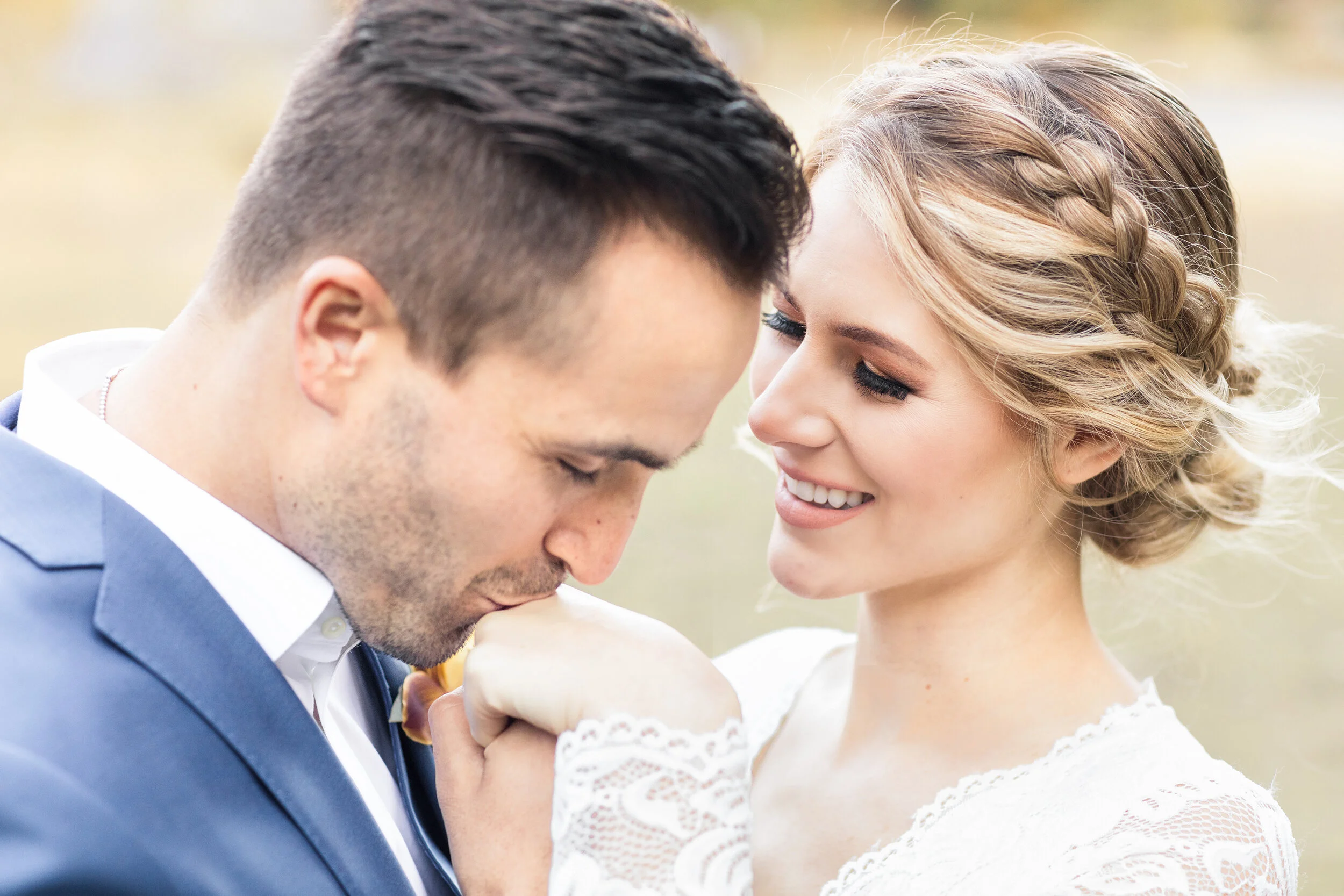 Clothing Hacks for Seasonal Wedding Photos 