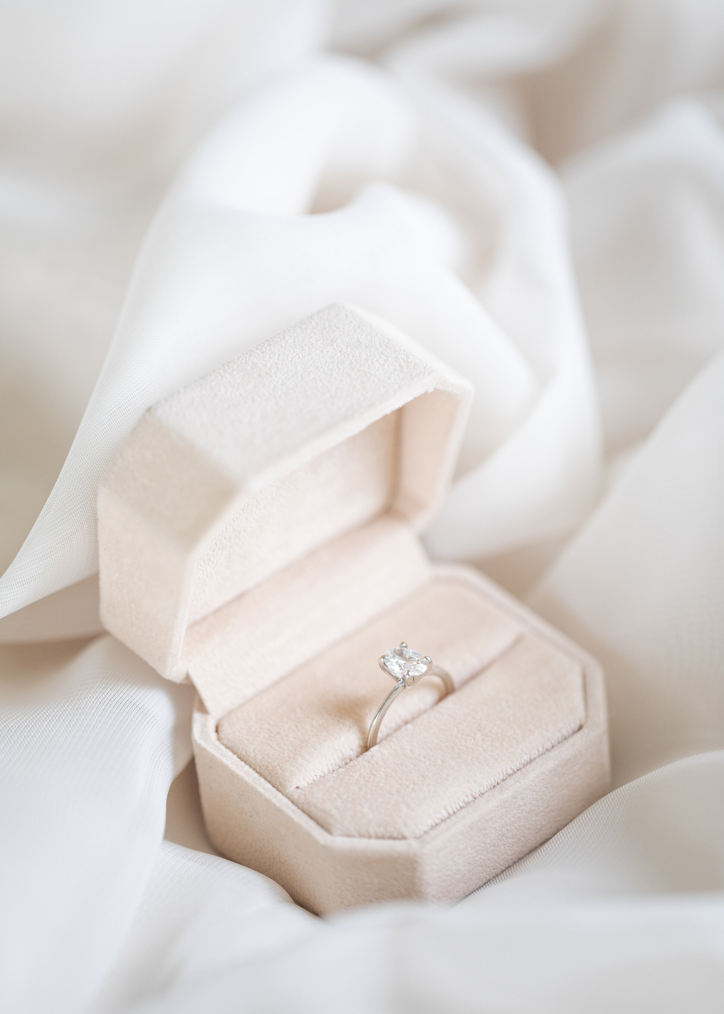  Clarity Lane Photography excels at capturing wedding day details at a reception in Salt Lake City, Utah. soft pink velvet wedding ring box, velvet proposal box, professional salt lake city utah wedding photographer, photographing wedding day details