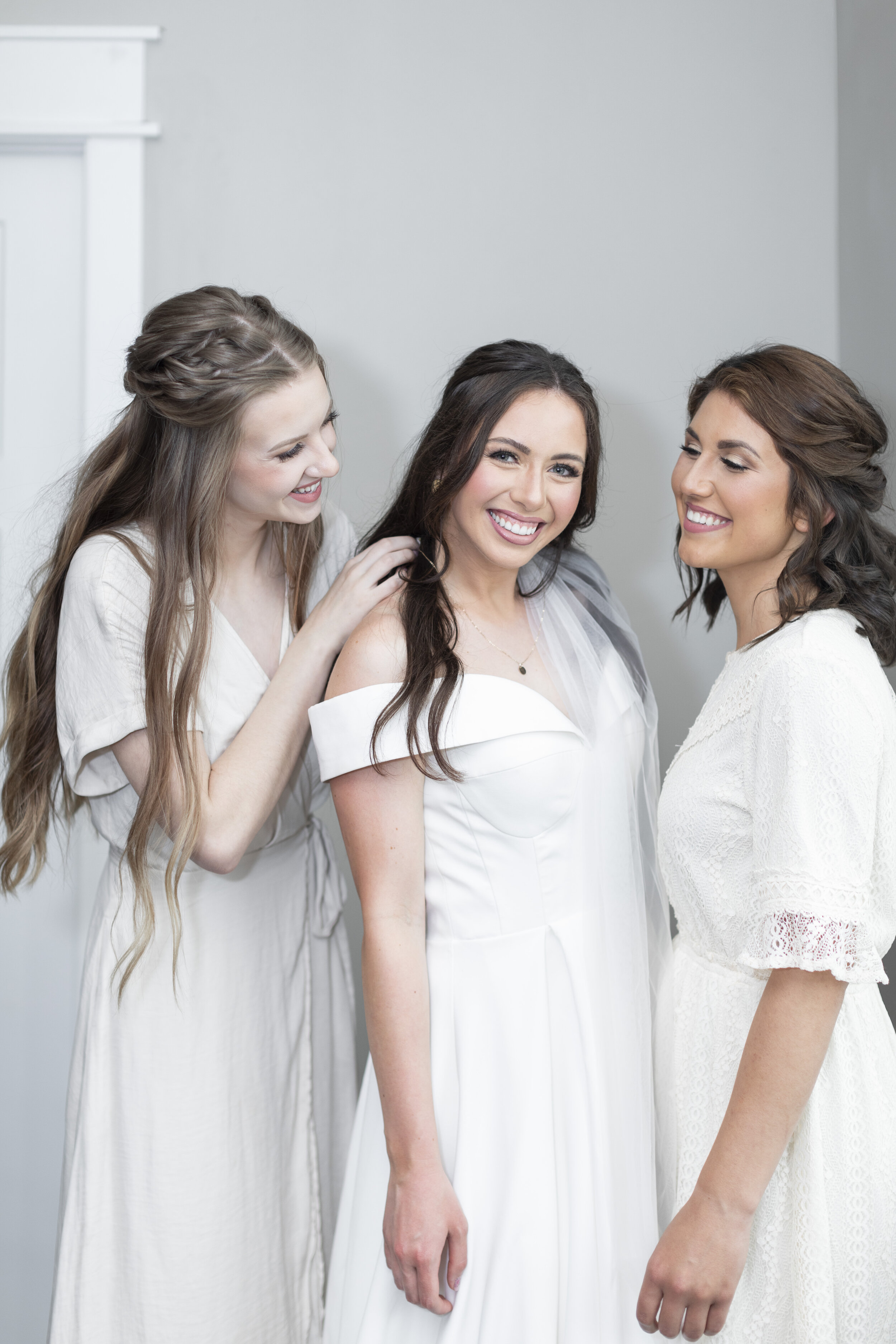  A bridesmaid and mother of the bride dotted on the bride during a wedding workshop in Logan, Utah with Clarity Lane Photography. indoor wedding portrait all skin tone photograpy tricks #claritylanephotography #claritylaneweddings #claritylaneworksho