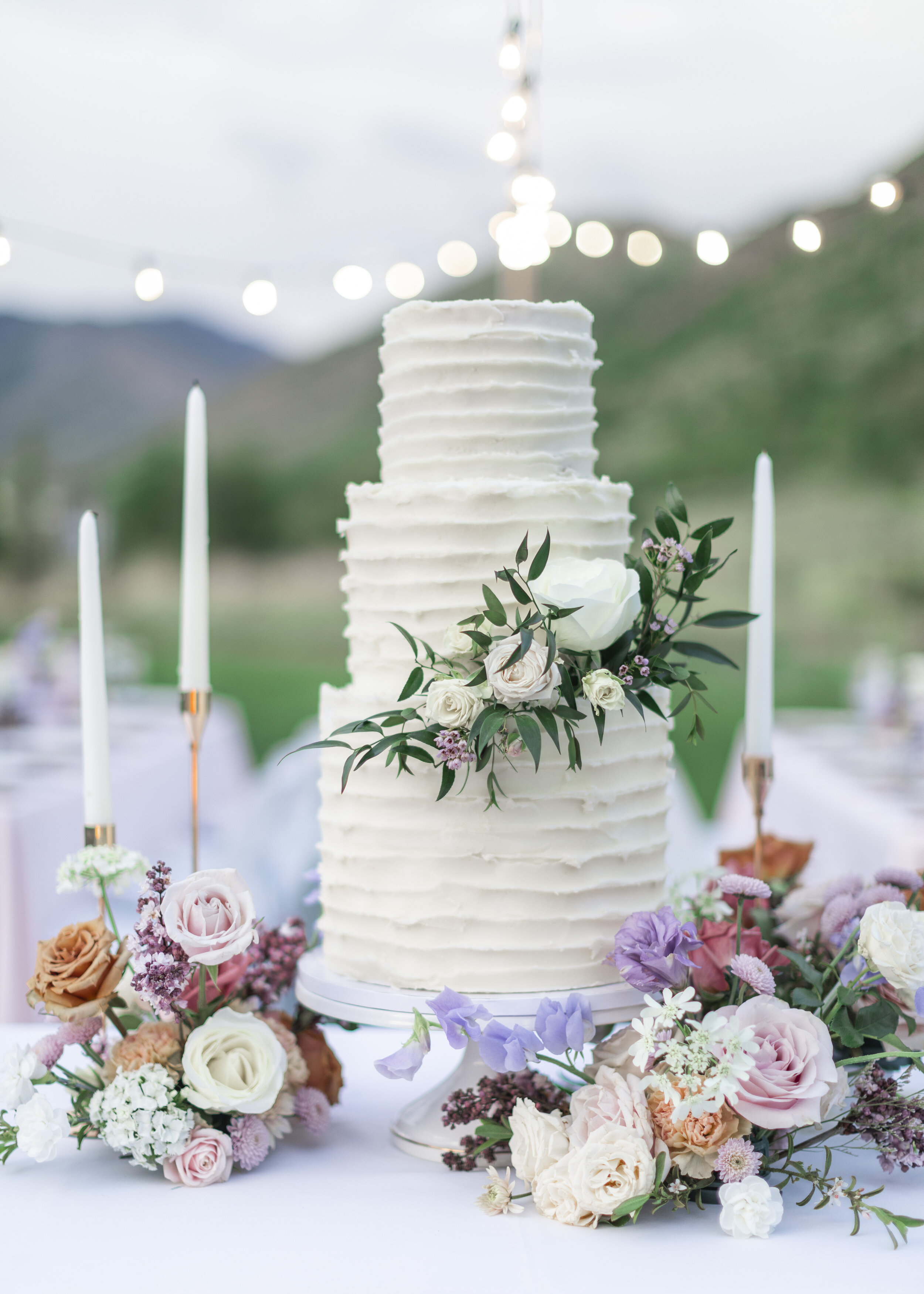  Three-tier wedding cake with beautiful table set up and fresh florals at a wedding day workshop with Clarity Lane Photography in Logan, Utah. wedding cake photography tips three-tier wedding cake #claritylanephotography #claritylaneweddings #clarity
