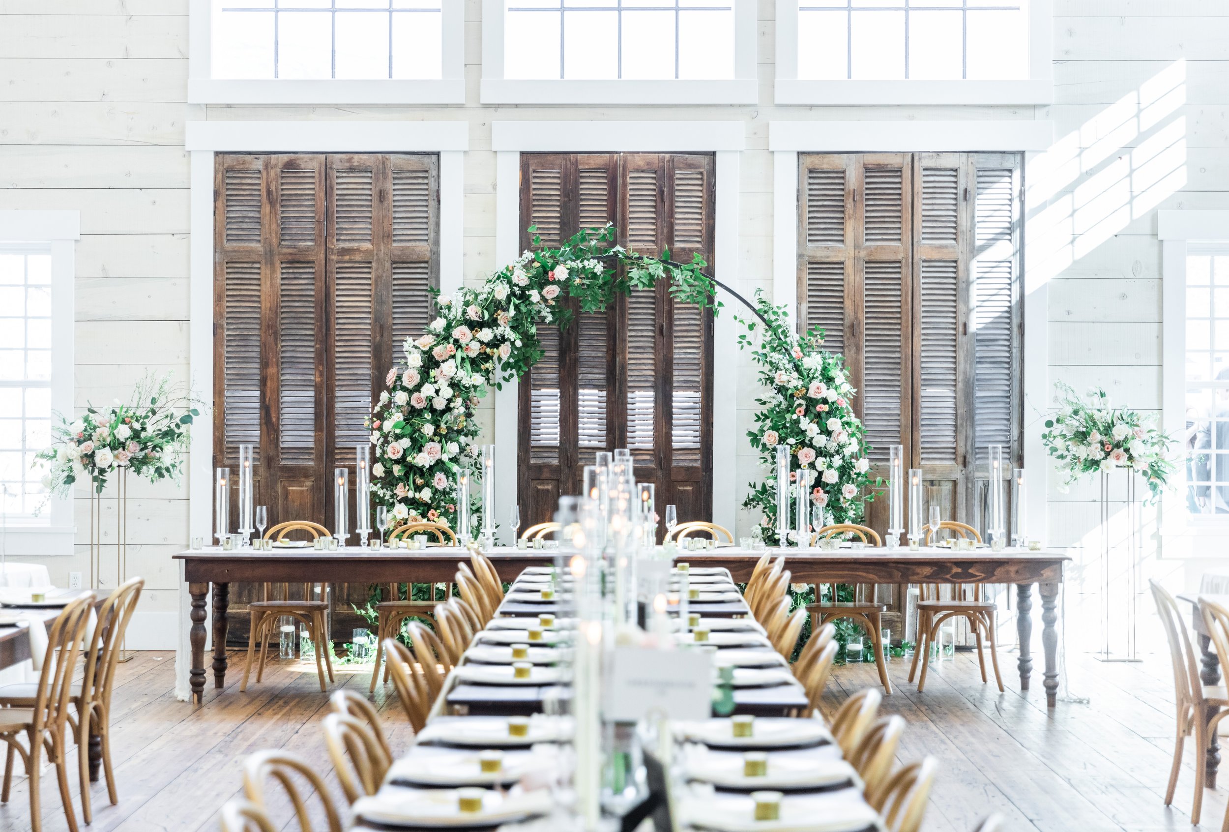  A bright and airy rustic wedding venue in Utah captured by Savanna Richardson Photography. rustic indoor wedding venue Utah bright venues #savannarichardsonphotography #weddingplannervsvenuecooridnator #weddingphotographer #weddingphotographersUtah 