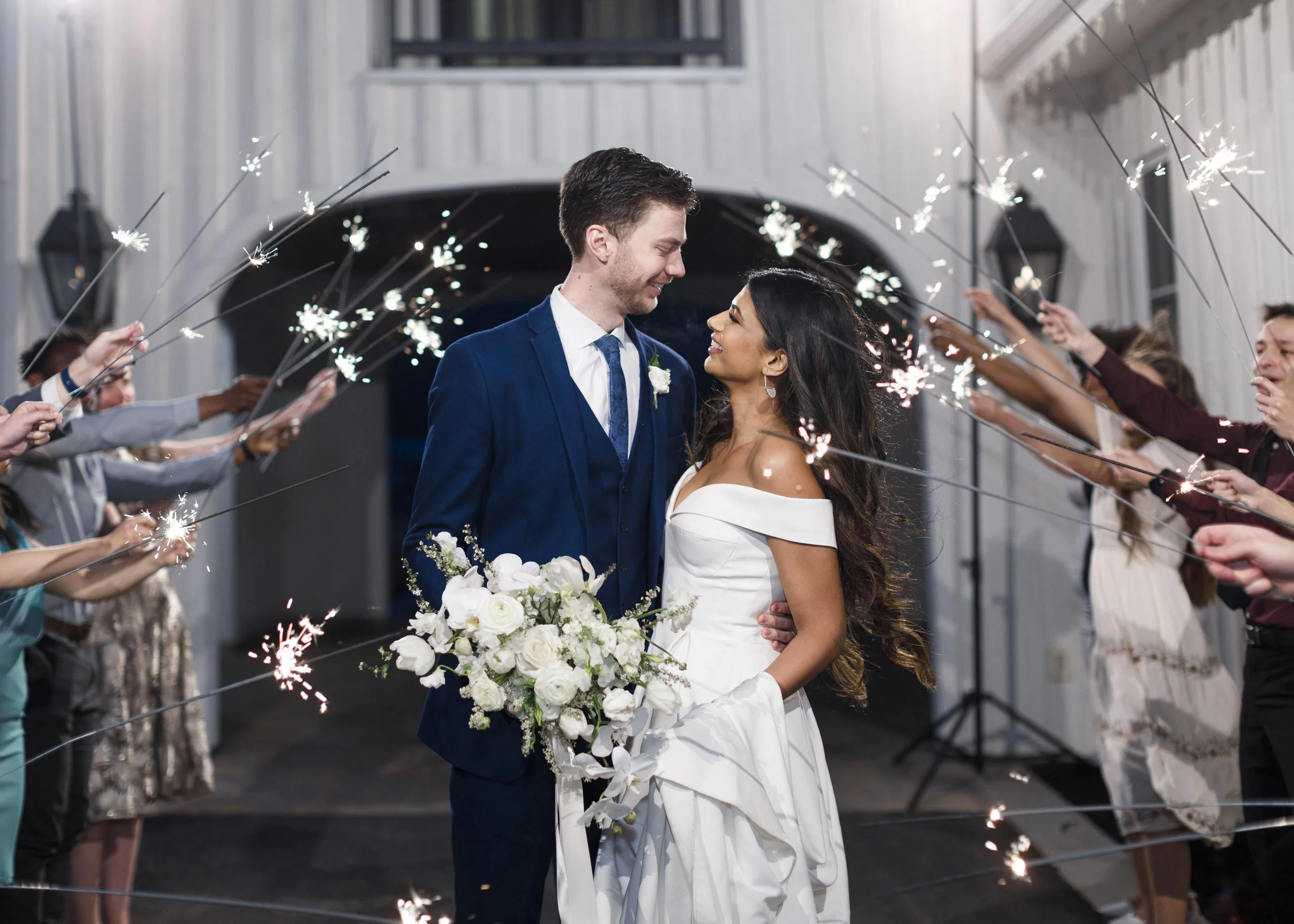  Wedding photo with sparklers how to capture with good lighting with Savanna Richardson Photography courses. sparkler #SavannaRichardsonPhotography #SavannaRichardsonCourses #receptionflashcourse #photographycourse #photographytips #weddingphotograph