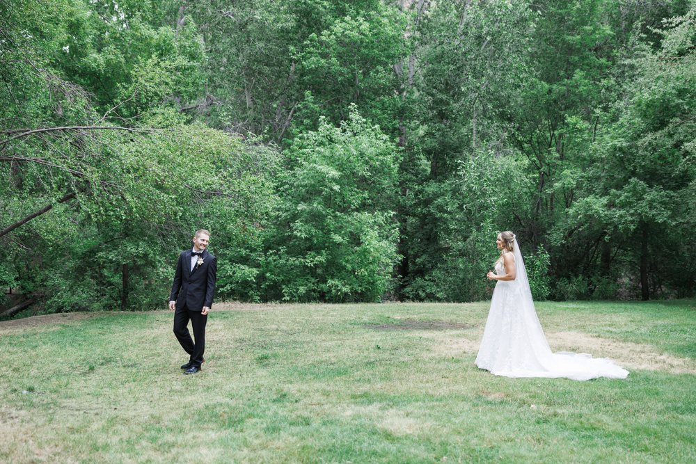  At Quiet Meadow Farms in Mapleton, Utah a groom captures a first look at his bride by Savanna Richardson Photography. first look #SavannaRichardsonPhotography #SavannaRichardsonWeddings #QuietMeadowFarms #MapletonUTweddingphotographers 