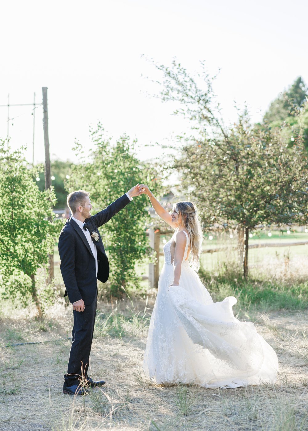  Newlyweds dance at Quiet Meadow Farms in Mapleton captured by High-end wedding photographer Savanna Richardson Photography. smalltown wedding #SavannaRichardsonPhotography #SavannaRichardsonWeddings #QuietMeadowFarms #MapletonUTweddingphotographers 