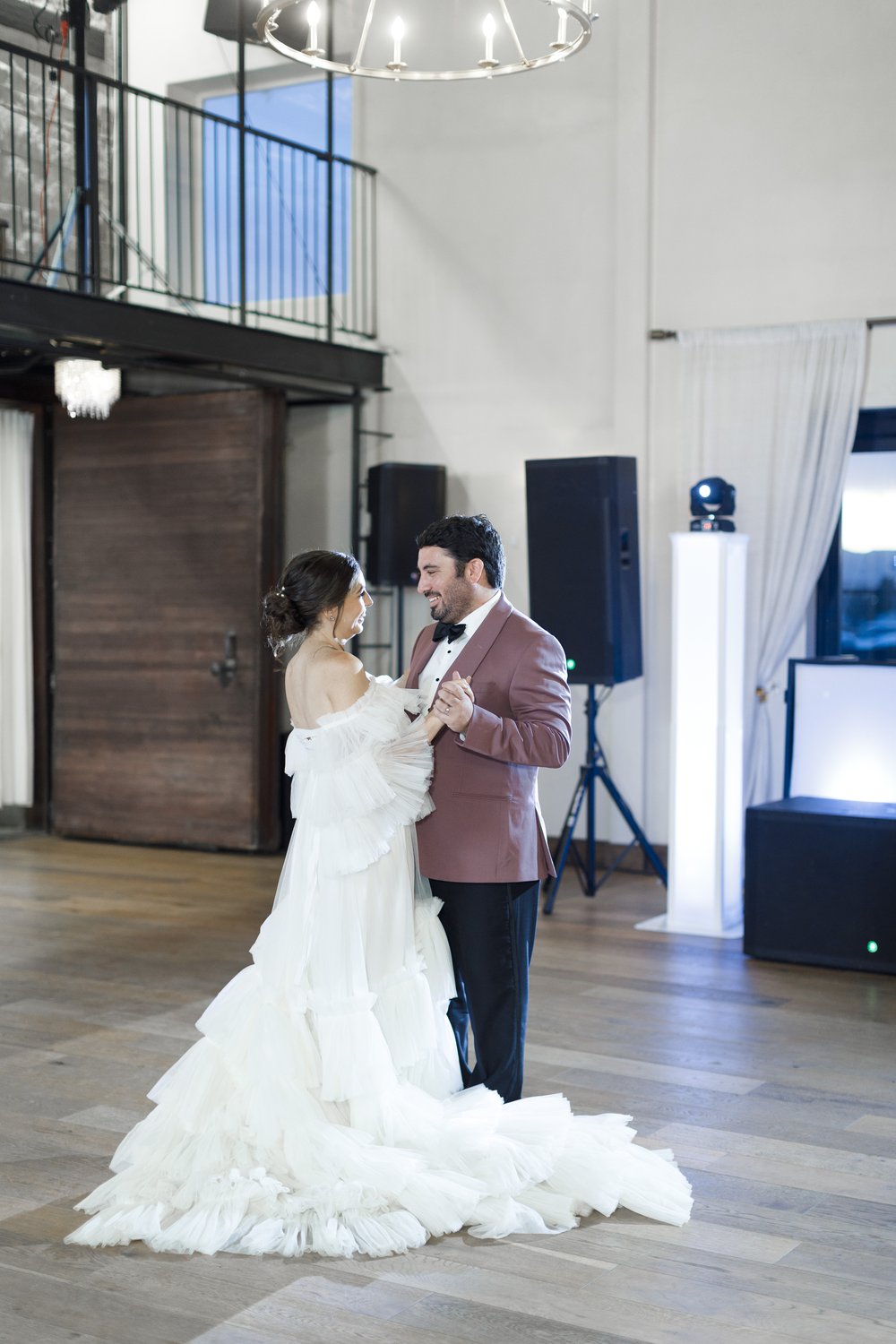  A stunning photograph of the newlyweds on their wedding day captured by Savanna Richardson Photography in 2022. newlyweds #SavannaRichardsonPhotography #SavannaRichardsonWeddings #bridals #formals #bouquets #Utahweddingphotographers 