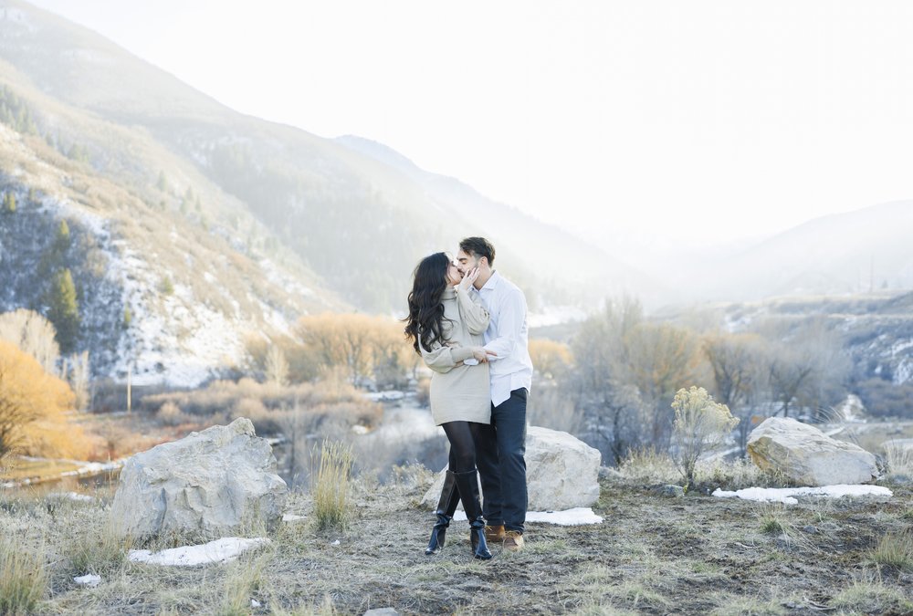 Utah winter engagement portraits in the mountain captured by Savanna Richardson Photography in northern UT. engagement pic #SavannaRichardsonPhotography #Proposal #proposalphotography #ProProposalCompany #engaged #engagementphotography 