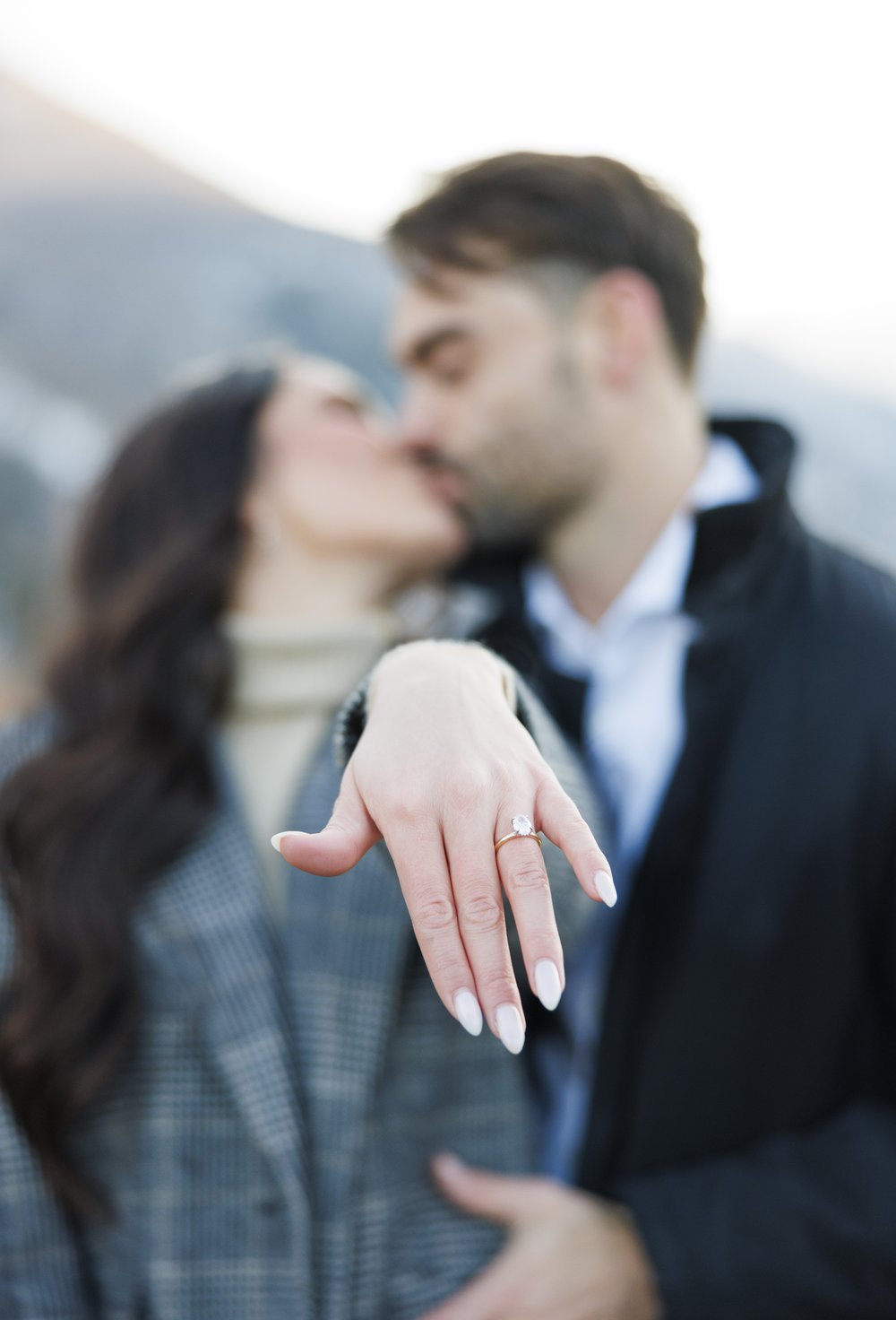  Savanna Richardson Photography captures a man and woman kissing while showing off the wedding ring during an engagement. proposal #SavannaRichardsonPhotography #Proposal #proposalphotography #ProProposalCompany #engaged #engagementphotography 