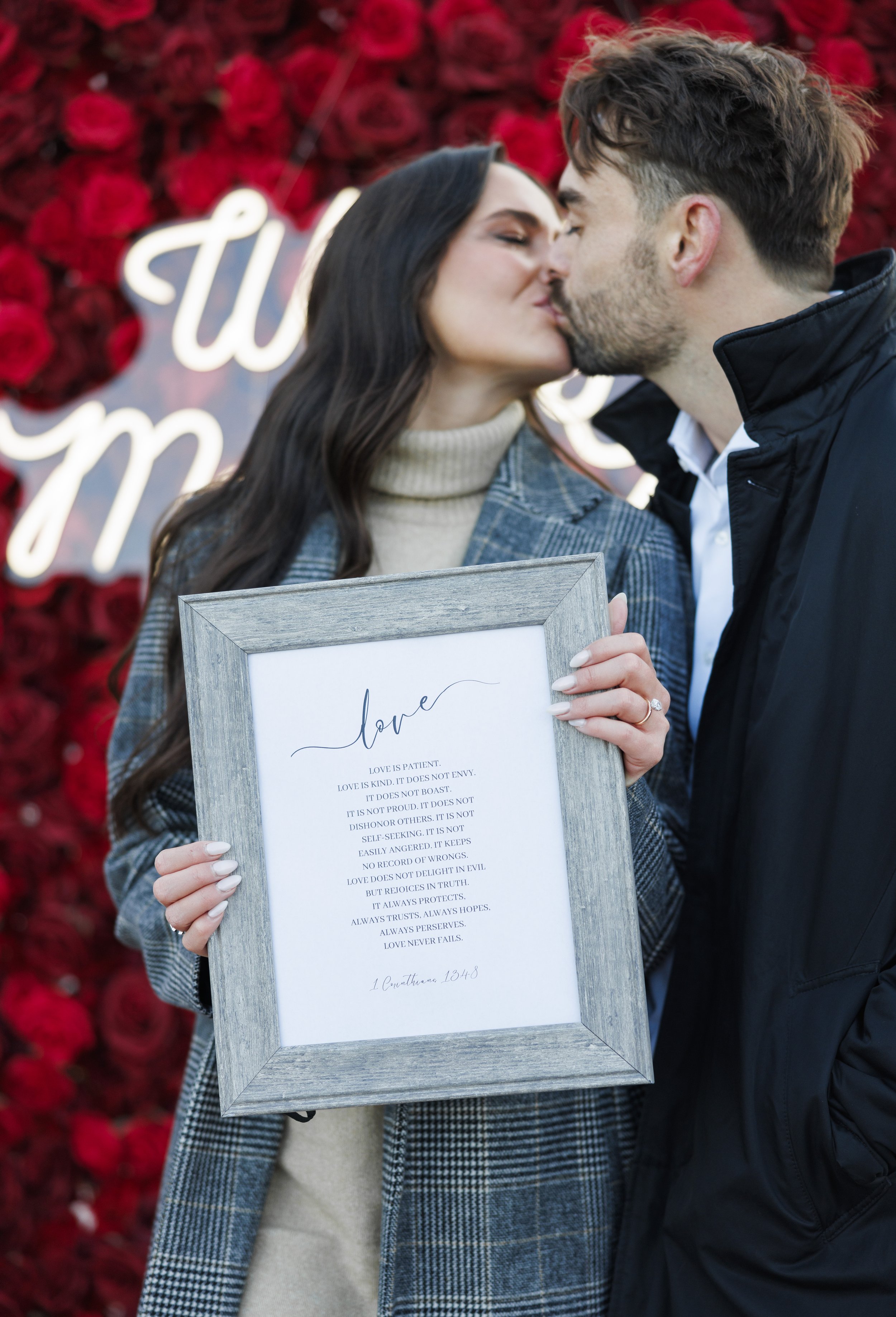  A man and woman kiss during a proposal while holding a sweet love letter captured by Savanna Richardson Photography. sweet engagement #SavannaRichardsonPhotography #Proposal #proposalphotography #ProProposalCompany #engaged #engagementphotography 