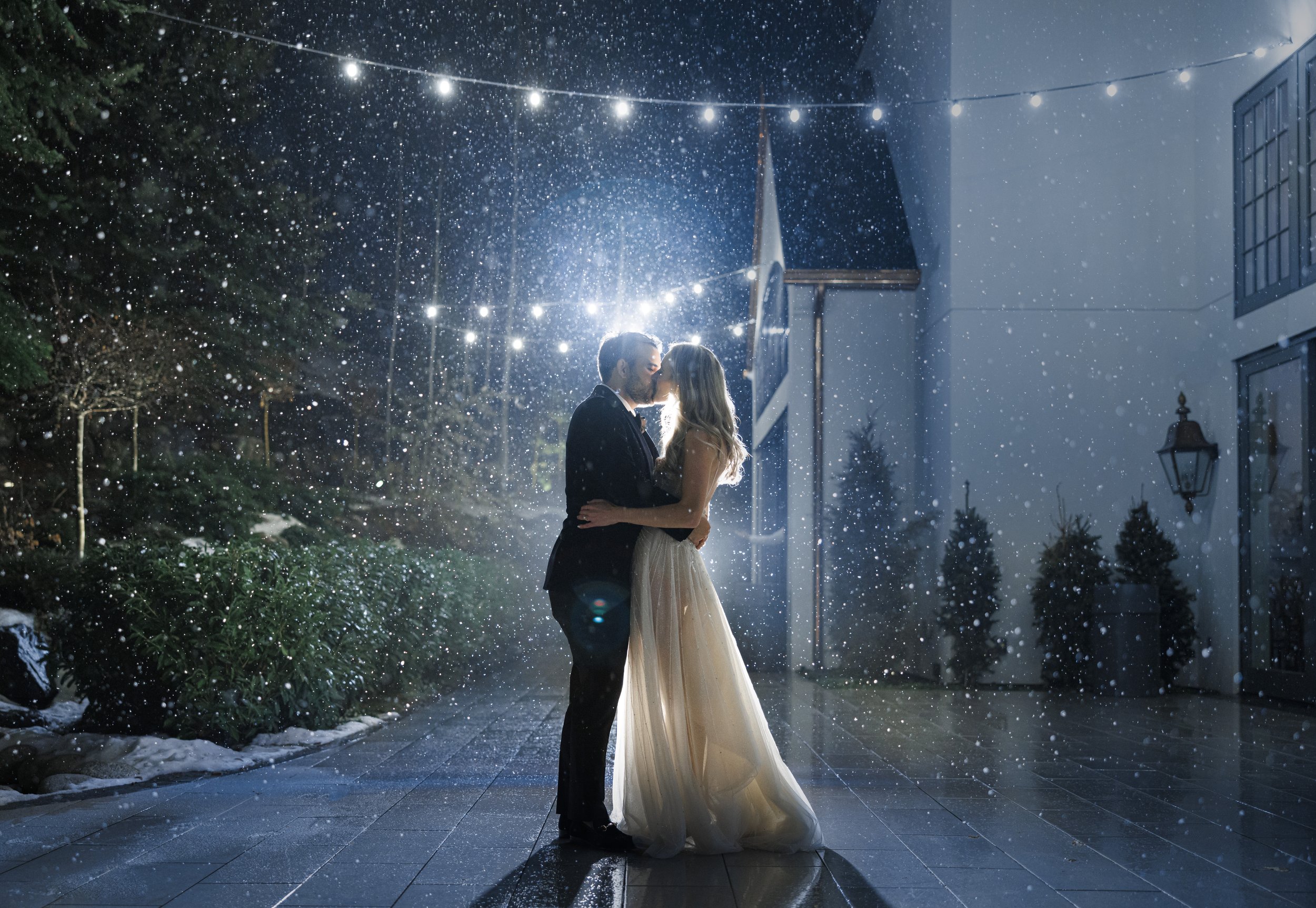  A unique and magical New Years’ Eve Wedding captured by Savanna Richardson Photography. snowy bridal pics #SavannaRichardsonPhotography #SavannaRichardsonWeddings #NYEwedding #magicalwedding #snowywedding #holidaywedding #married 
