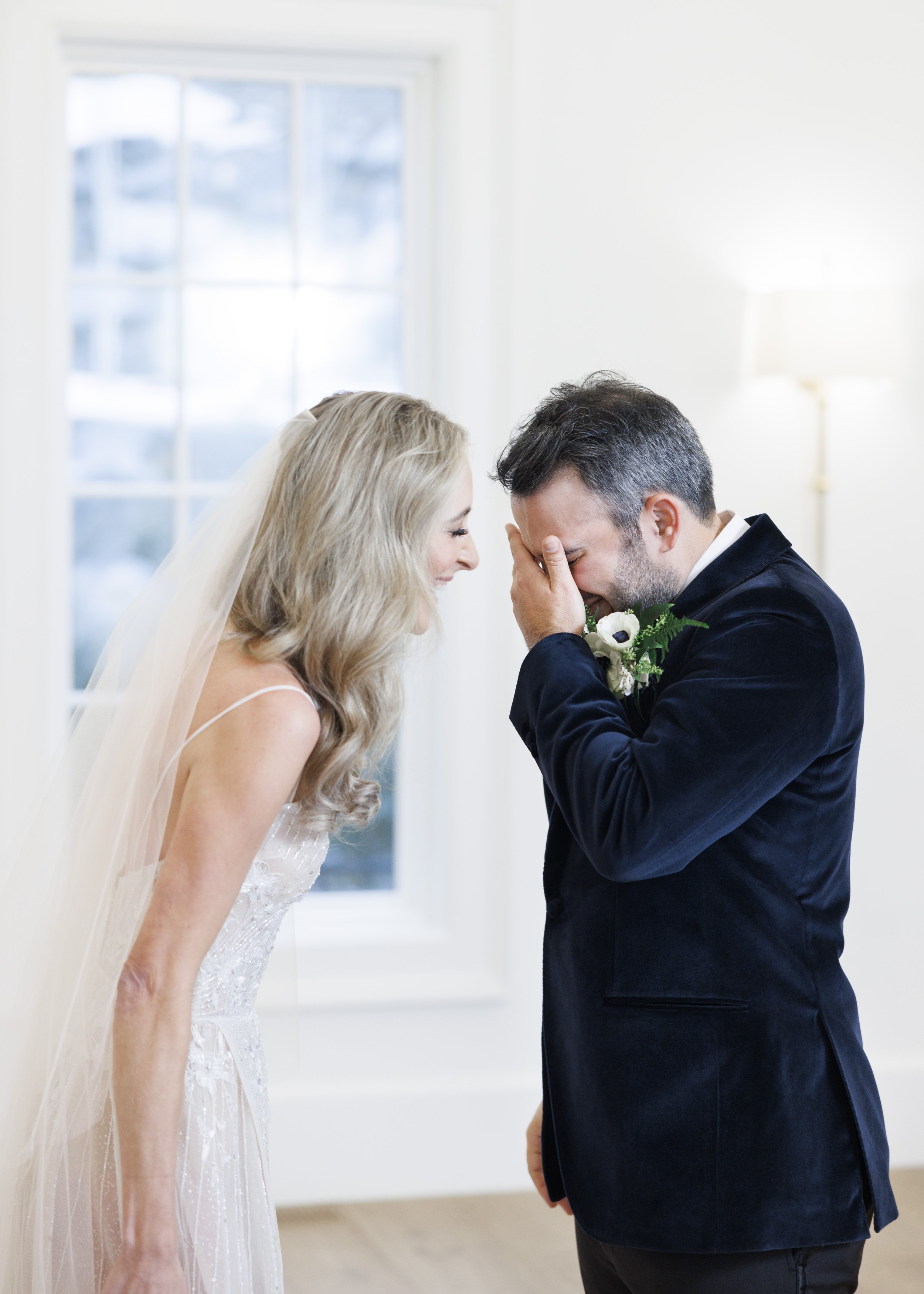  Groom covers his eyes as he waits to see his bride, by Savanna Richardson Photography a wedding photographer. first glance #SavannaRichardsonPhotography #SavannaRichardsonWeddings #NYEwedding #magicalwedding #snowywedding #holidaywedding #married 