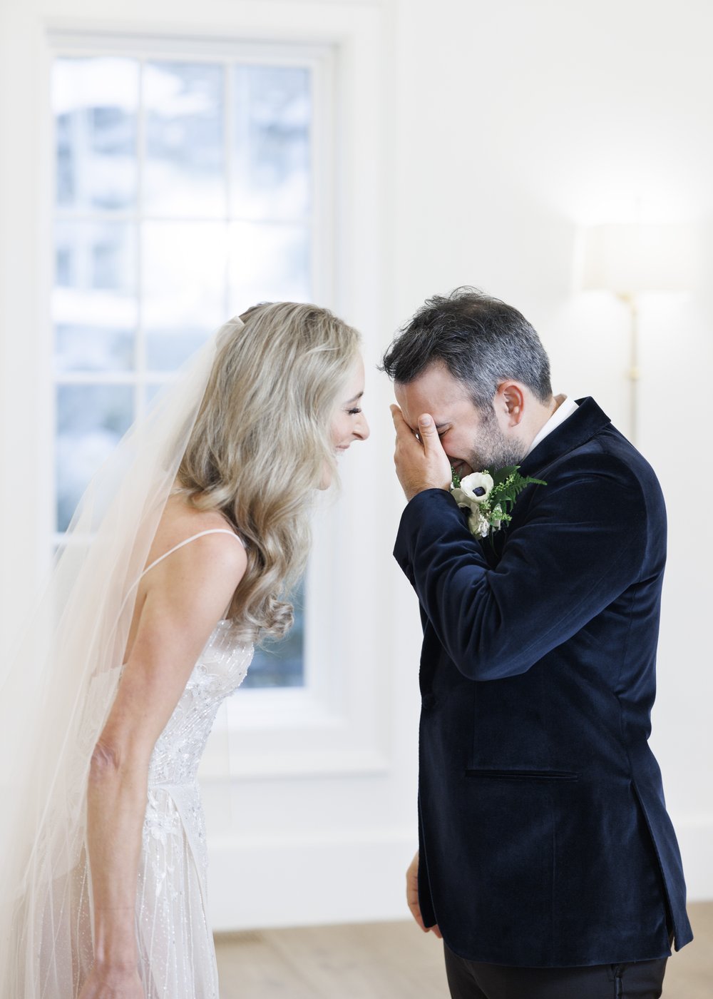  Groom covers his eyes as he waits to see his bride, by Savanna Richardson Photography a wedding photographer. first glance #SavannaRichardsonPhotography #SavannaRichardsonWeddings #NYEwedding #magicalwedding #snowywedding #holidaywedding #married 