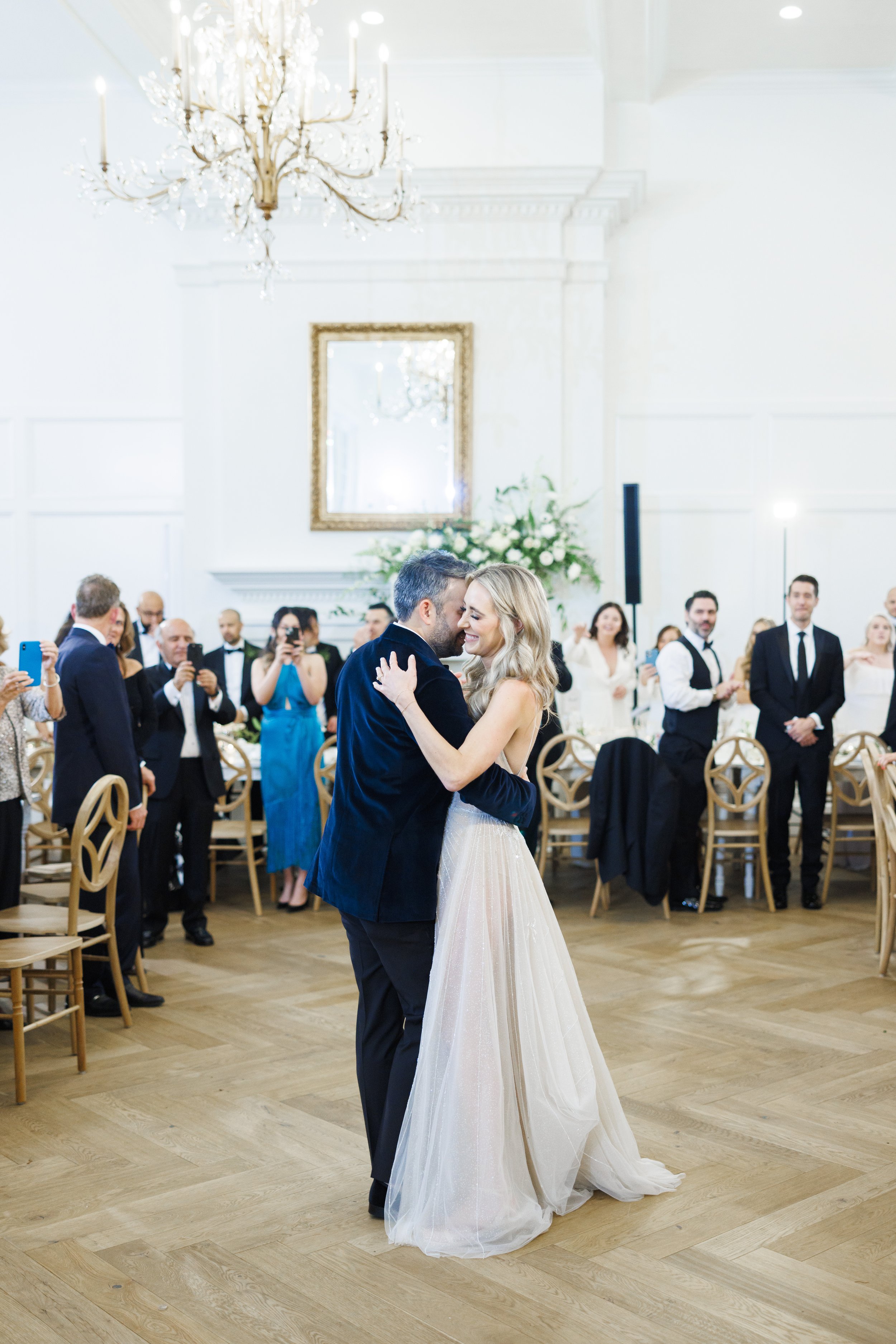  High-end wedding photographer captures a couple’s first dance as newlyweds by Savanna Richardson Photography. first dance #SavannaRichardsonPhotography #SavannaRichardsonWeddings #NYEwedding #magicalwedding #snowywedding #holidaywedding #married 