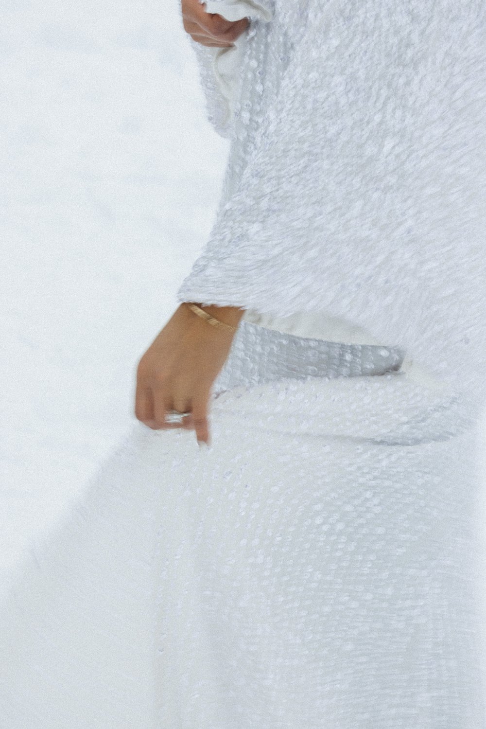  Bridal winter style with a silver glitter wedding gown captured by Savanna Richardson Photography. silver #SavannaRichardsonPhotography #SavannaRichardsonBridals #WinterBridals #WinterWedding #TibbleForkBridals #UtahBridals #MountainBridals 
