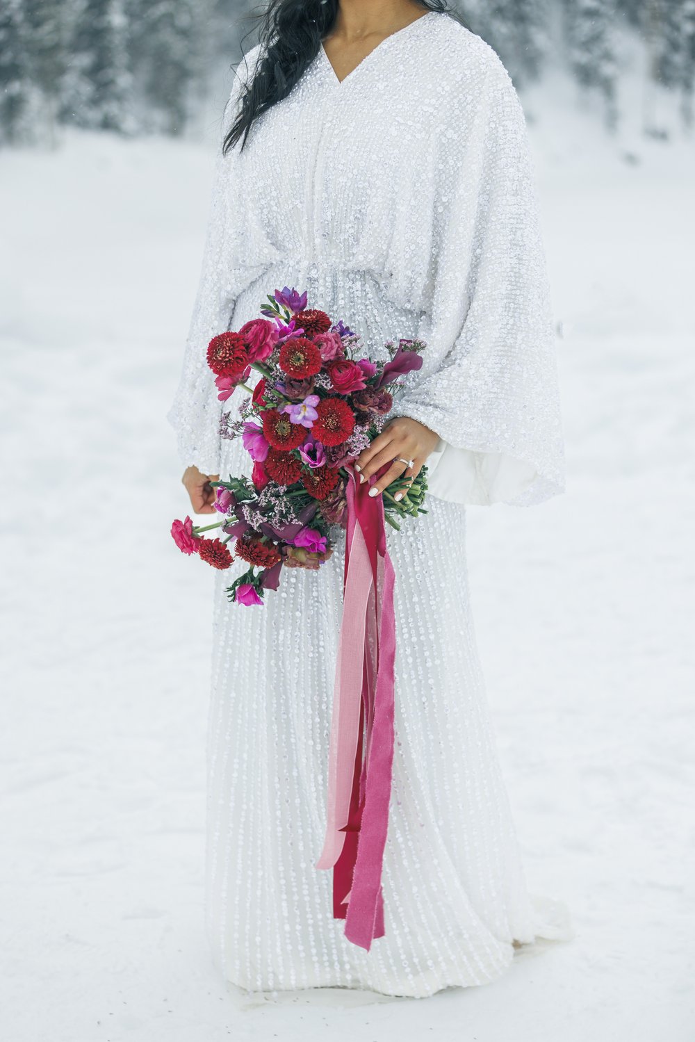  Colorful winter bouquets stand out against white snow by Savanna Richardson Photography. winter bouquet #SavannaRichardsonPhotography #SavannaRichardsonBridals #WinterBridals #WinterWedding #TibbleForkBridals #UtahBridals #MountainBridals 